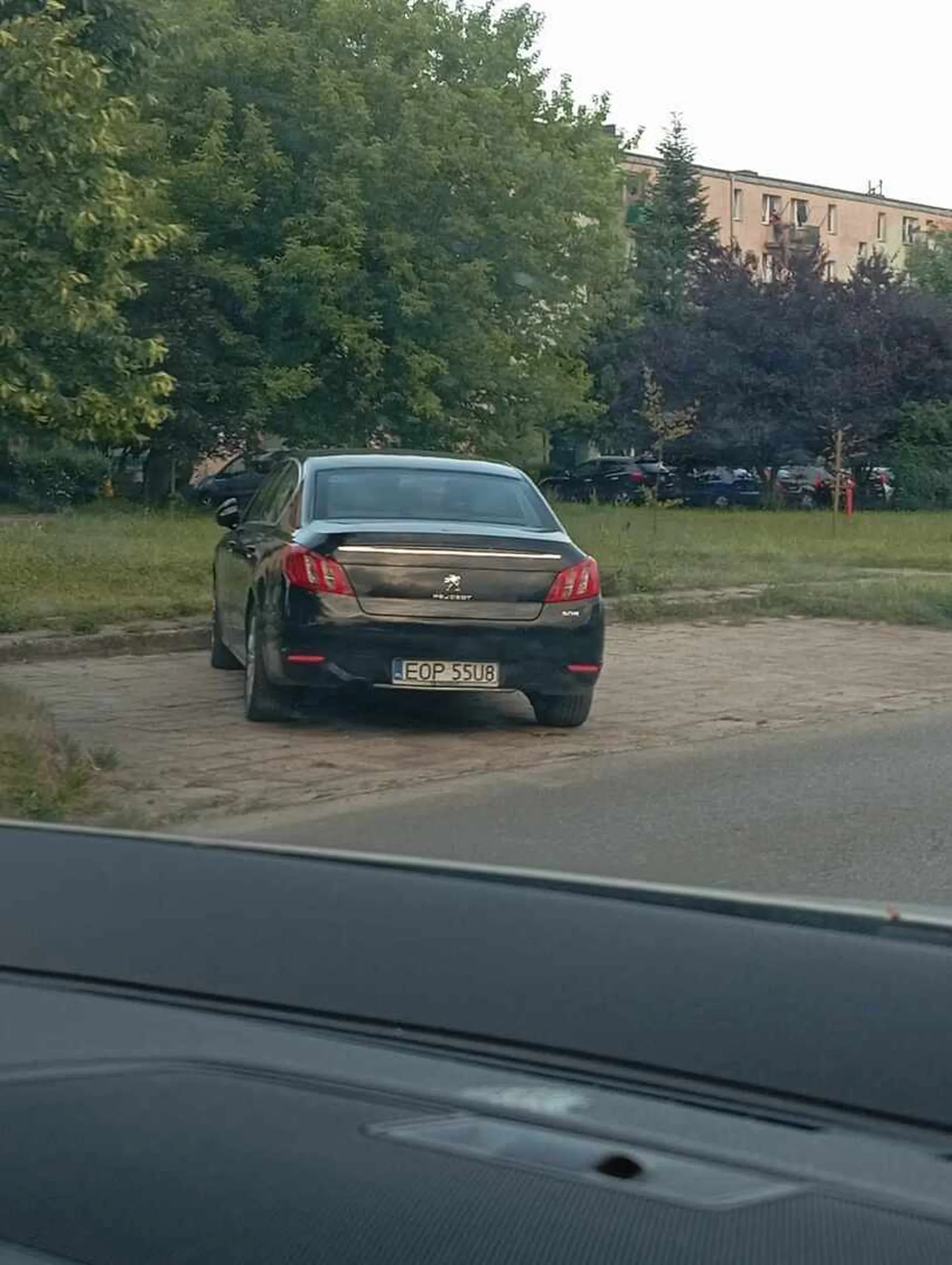 Parkuje na 2 miejscach
