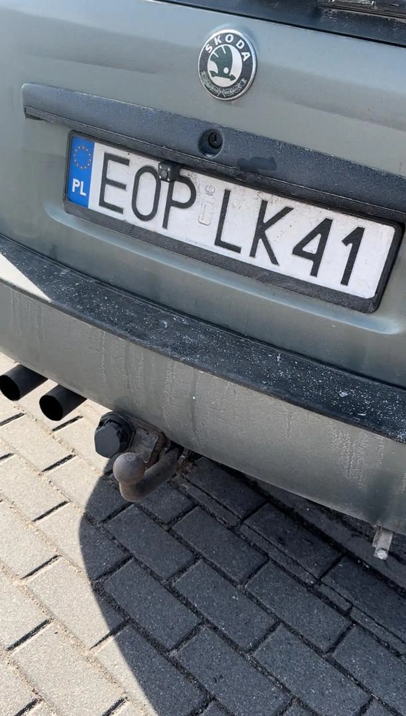 Parkowanie jak na zdjęciu, zastawiony chodnik i droga dla rowerów że do ominięcia trzeba wchodzić na ulicę.