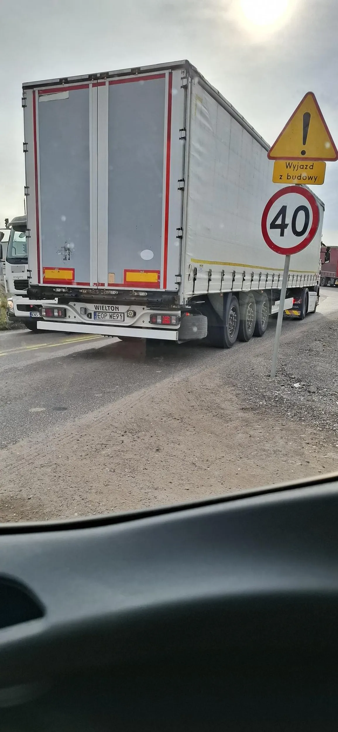 Zestaw wielki, ale mózg malutki. Zastawiasz całe skrzyżowanie i jeszcze się sapiesz, naprawdę trzeba tylko troszeczkę pomyśleć.