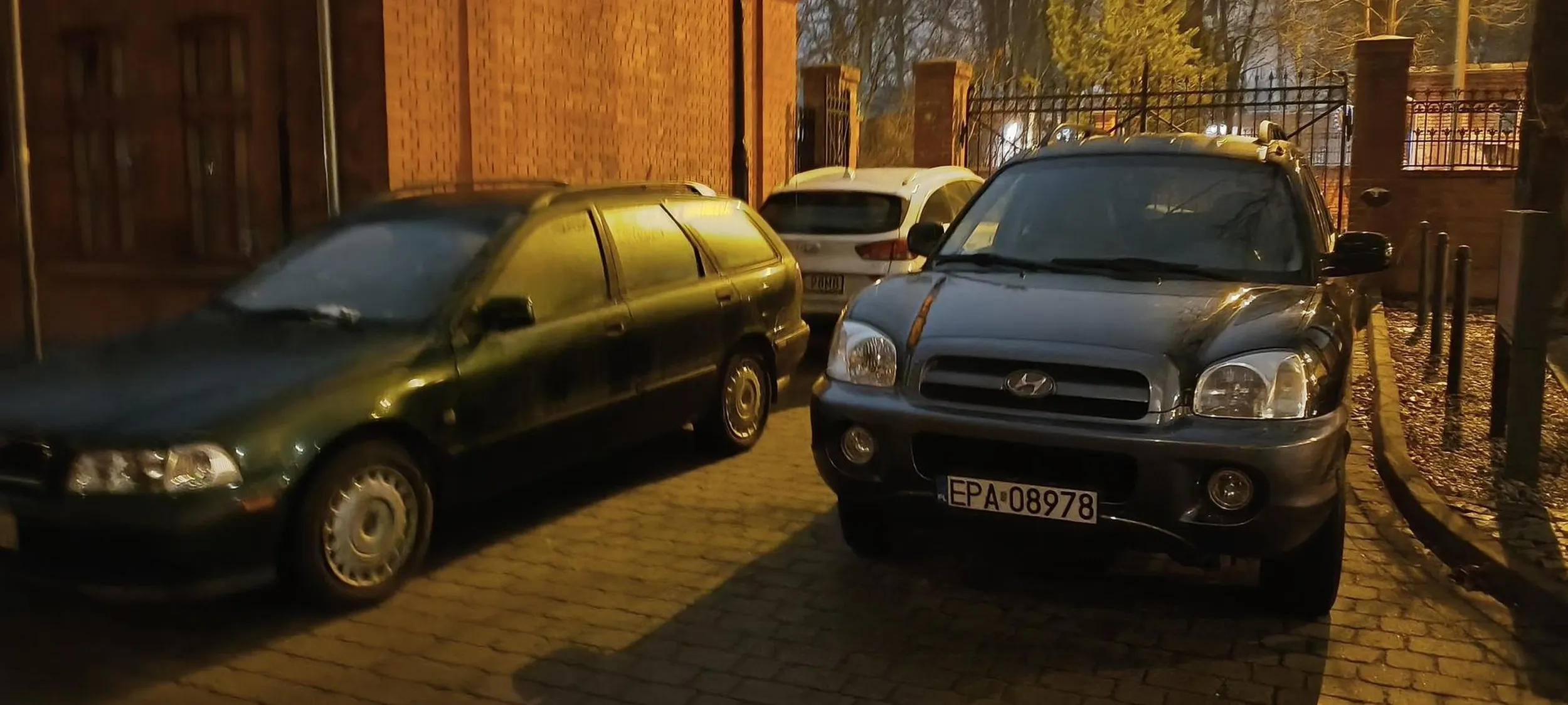 Dziad zastawił auto i se poszedł