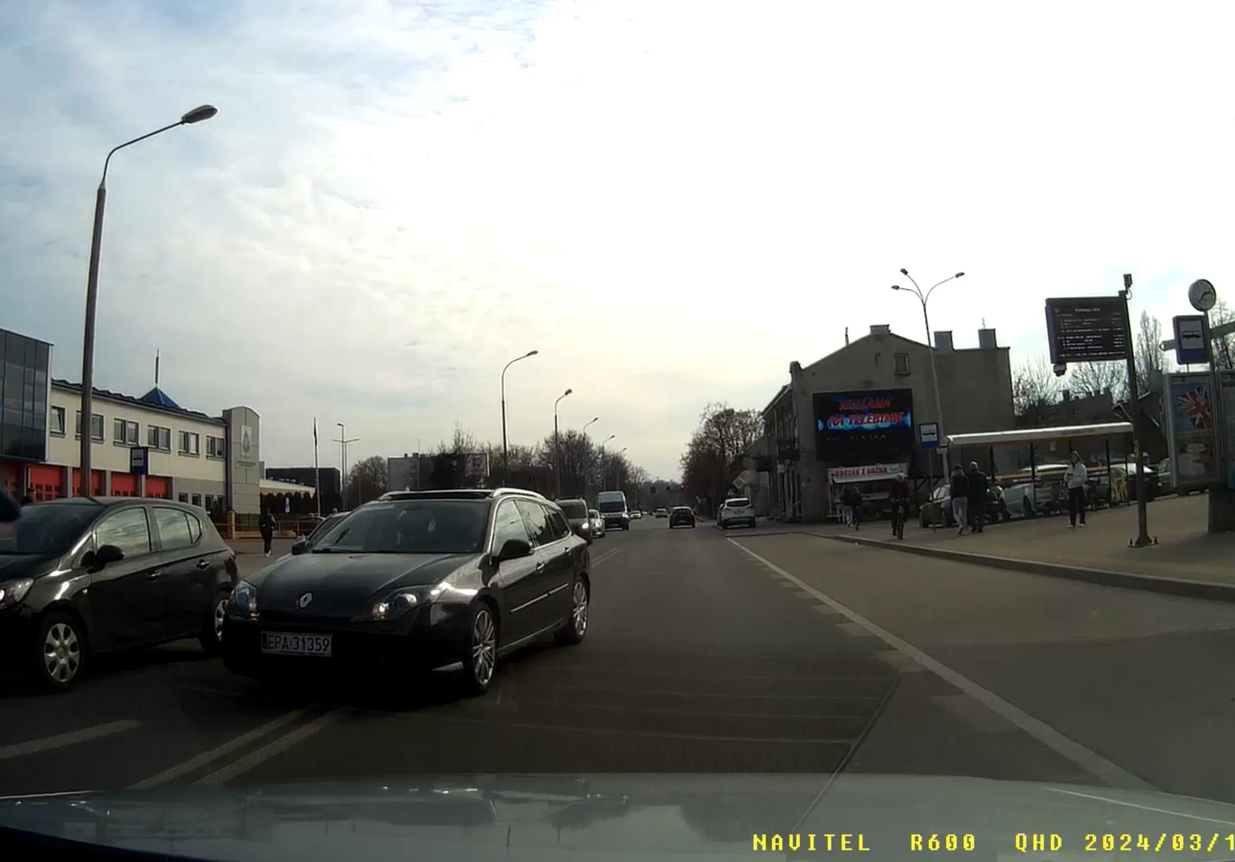 Cymbał jedzie pod prąd na Kilińskiego na czołówkę