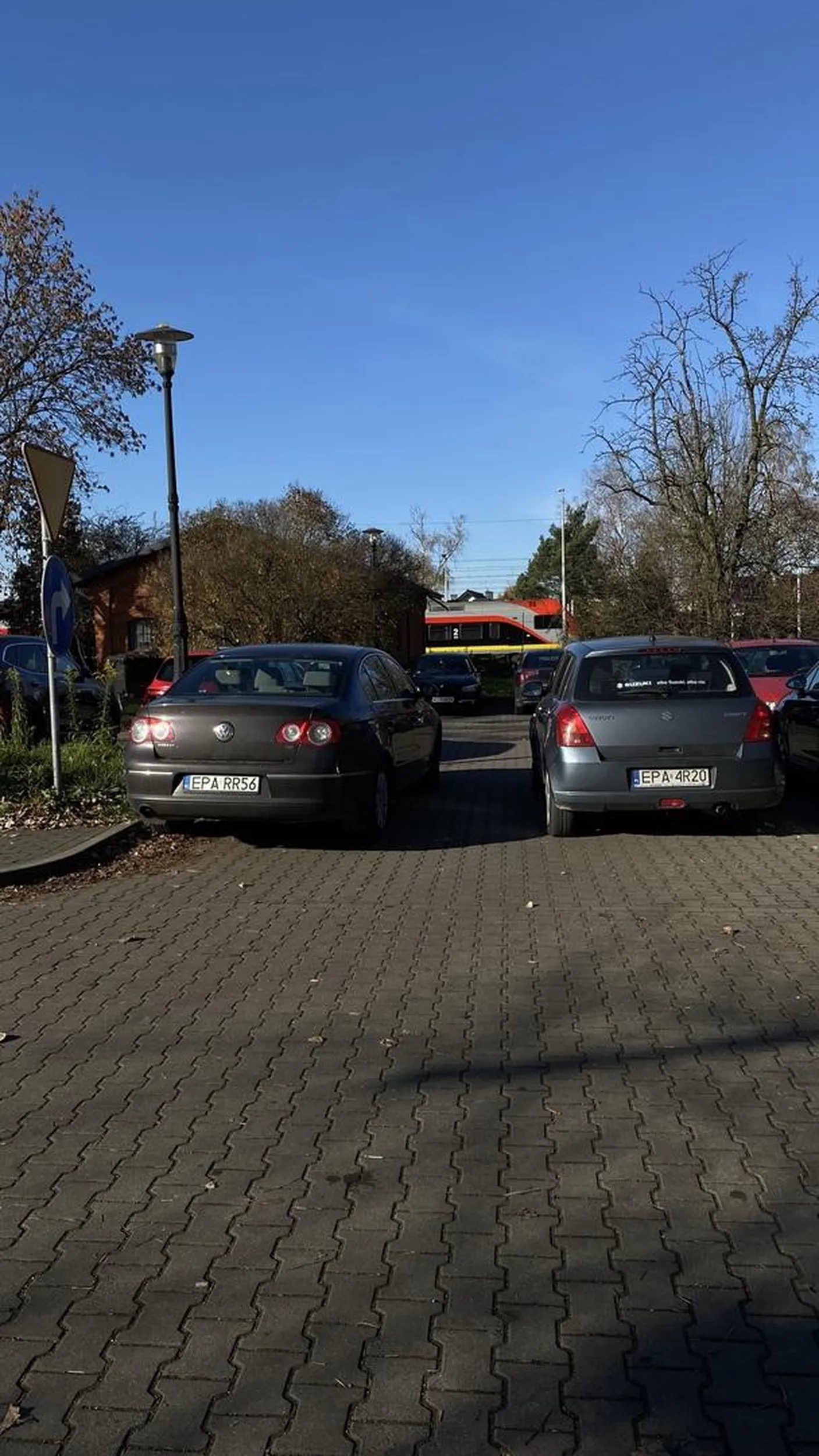 zastawiony wjazd na parking że wyjechać się nie da
