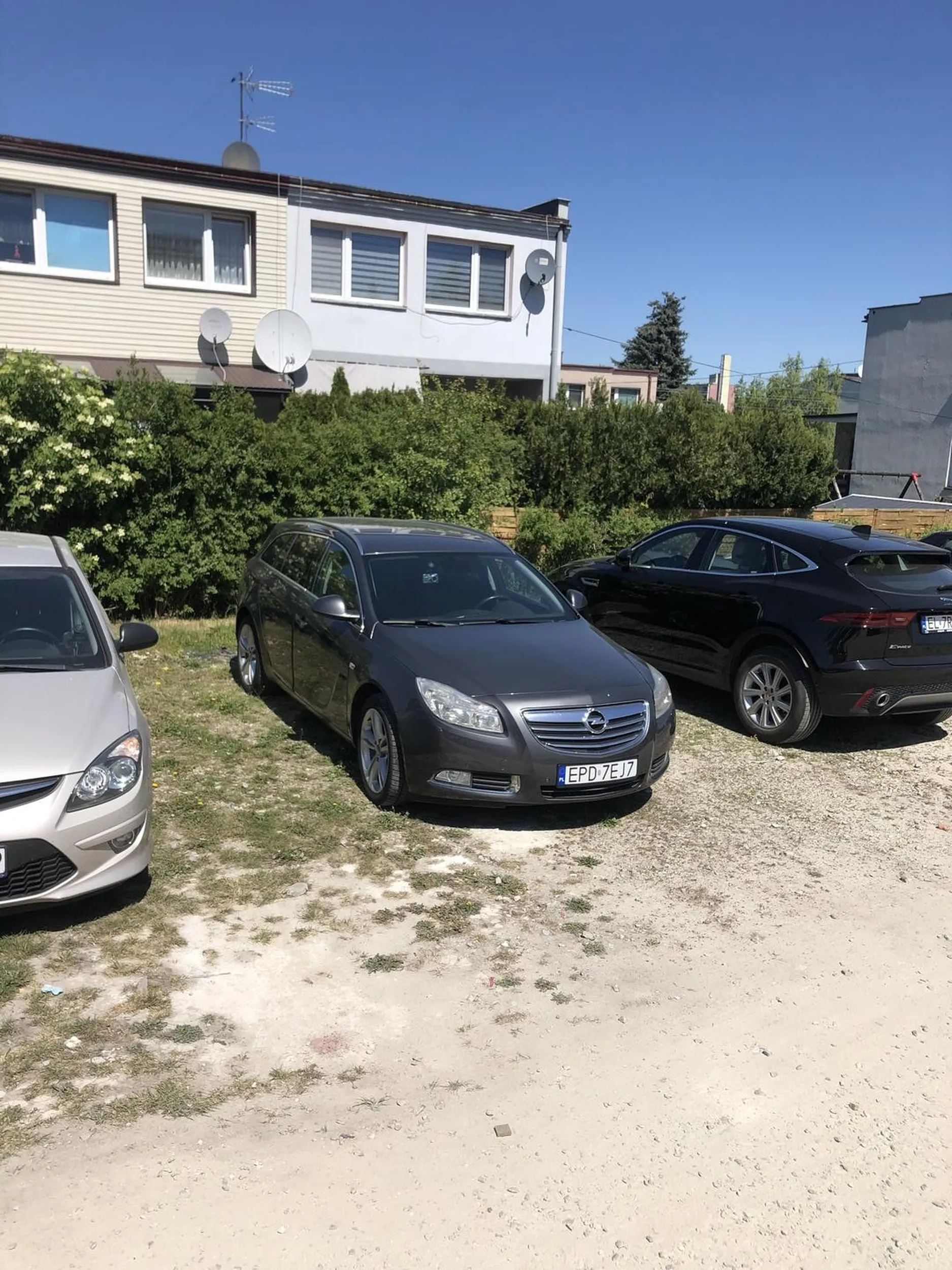 Ten szaleniec wozi małe dziewczynki swoim oplem przewoził Norberta w bagażniku swojego rumaka który nie narzekał na brak miejsca pompuje koła ustami nie polecam