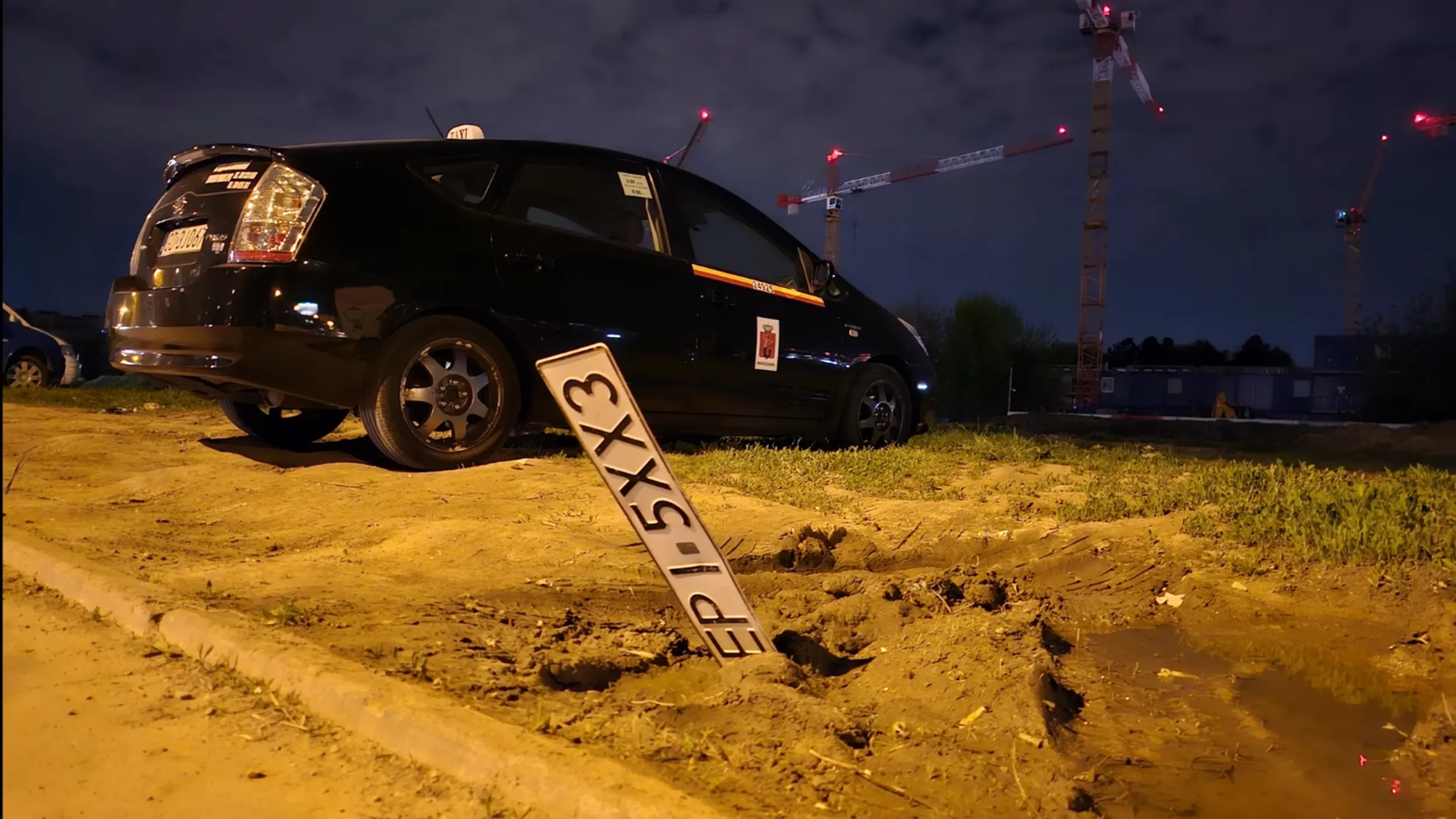 Zgubił(a) Pan/Pani tablicę rejestracyjną na "parkingu" przy ulicy Prystora w Warszawie.