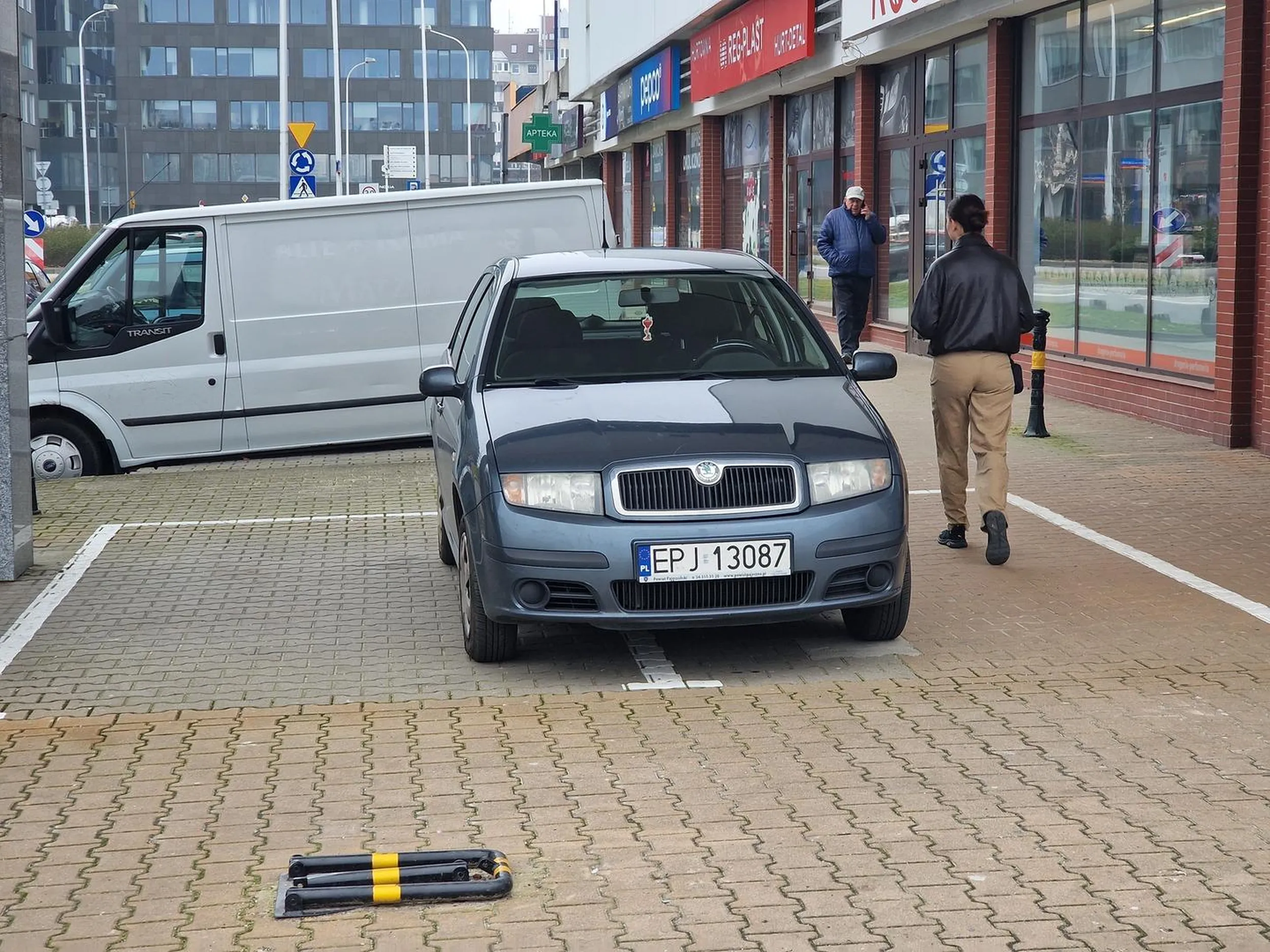 W Pajęcznie nie uczą, że jak są linie to wypada się w nich zmieścić