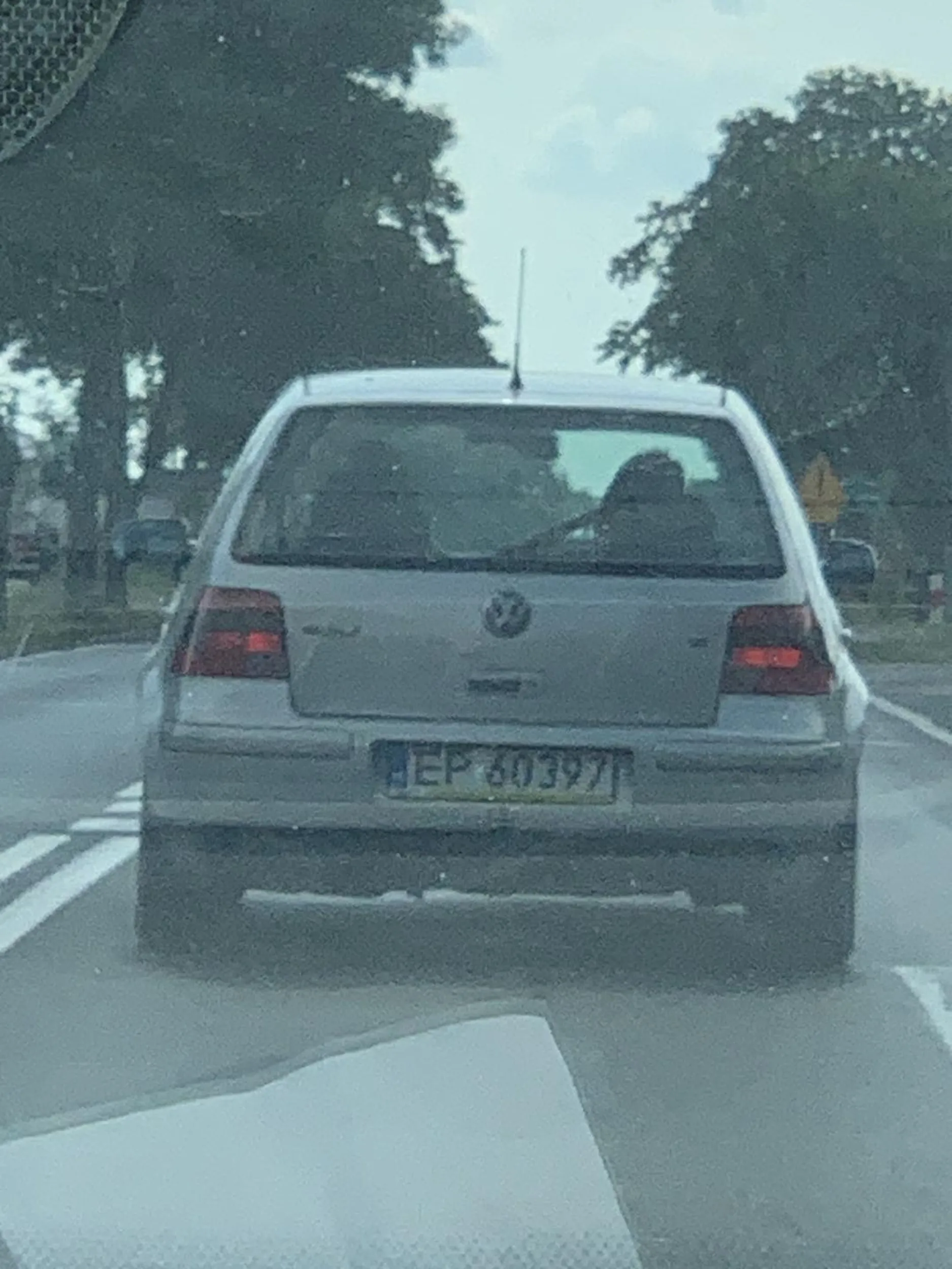 Niedzielny kierwoca jedzie 20 na godzine