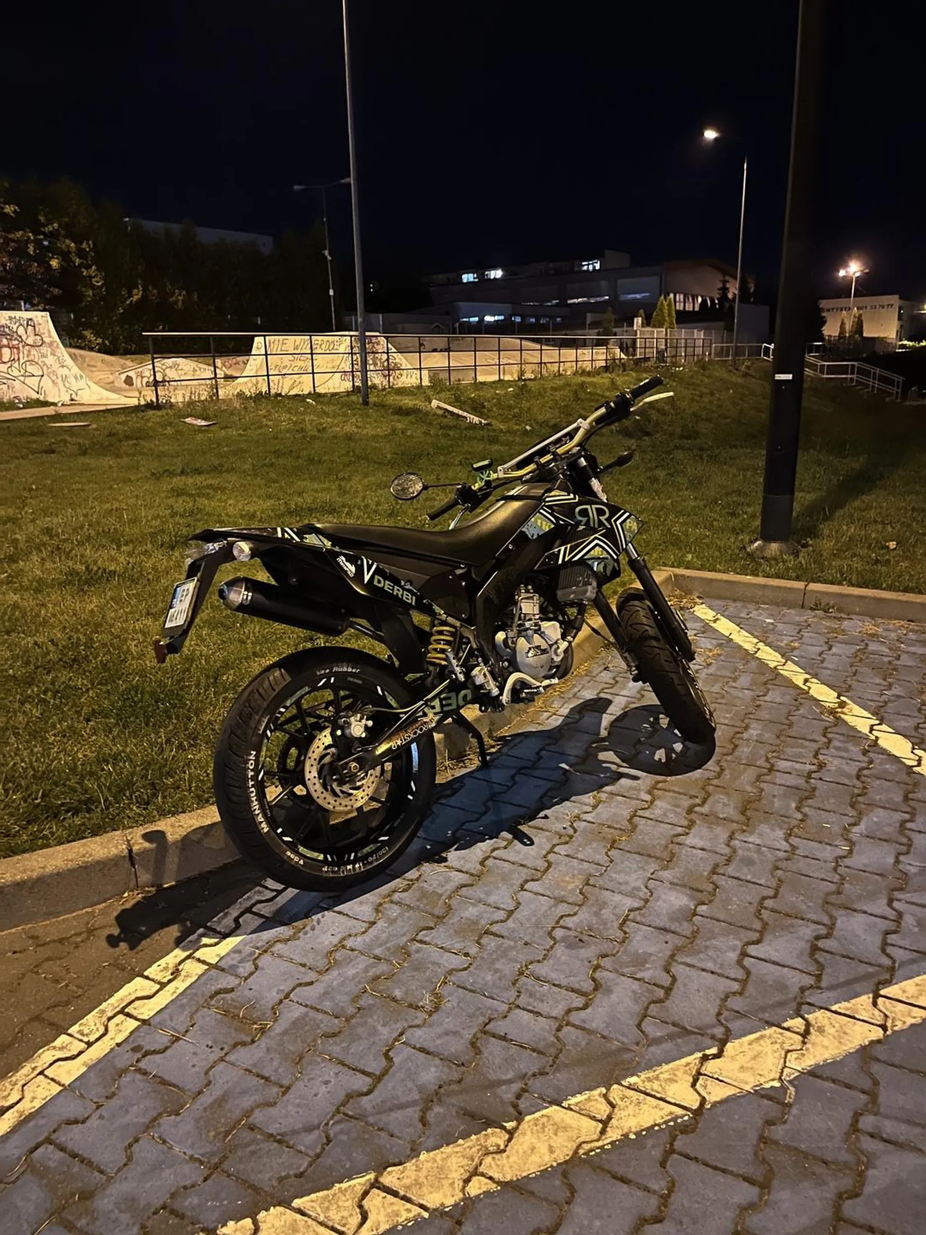 Dzieciak zaparkował na miejscu dla niepełnosprawmych...