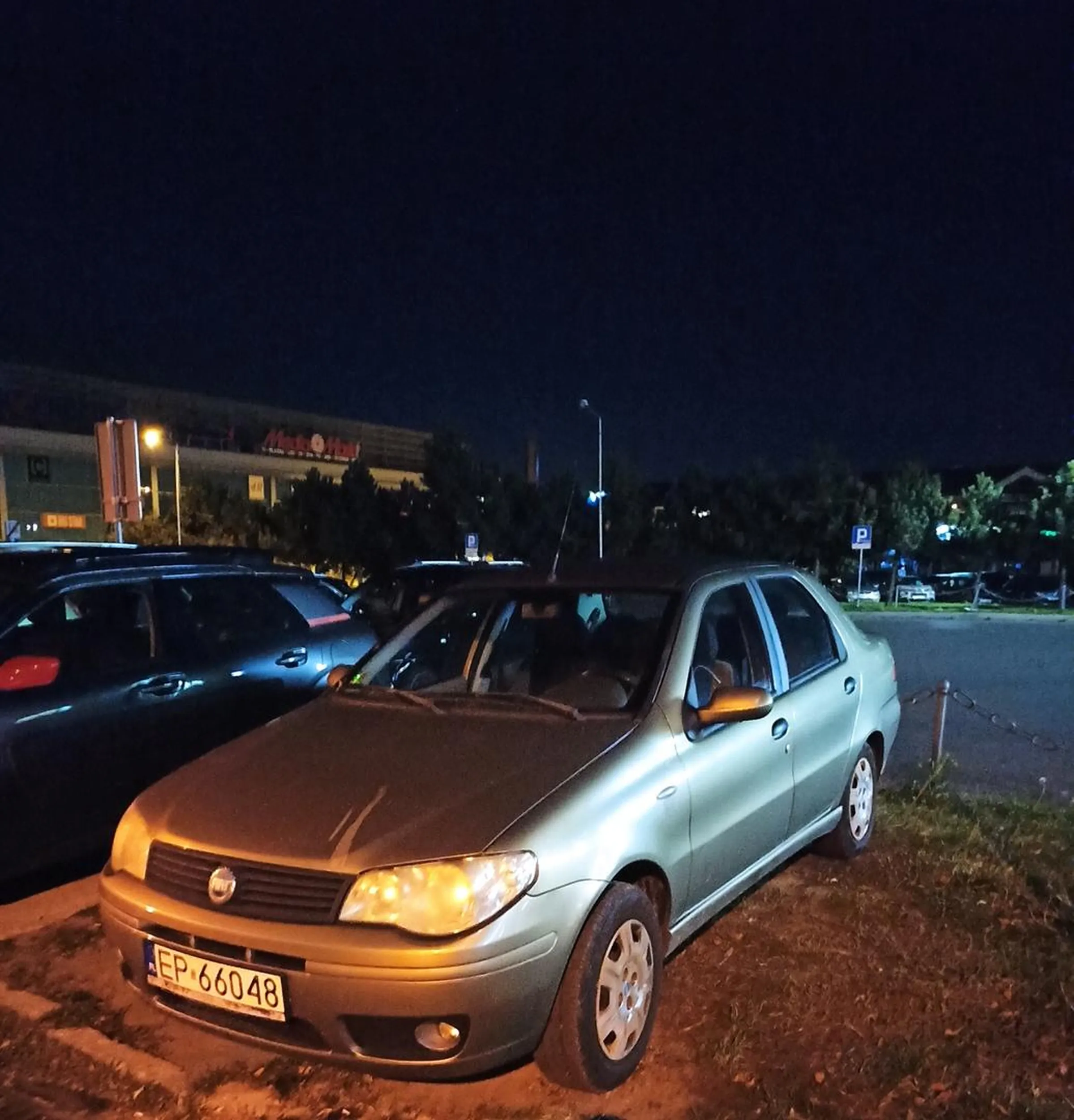 Bezczelna dewastacja trawnika!