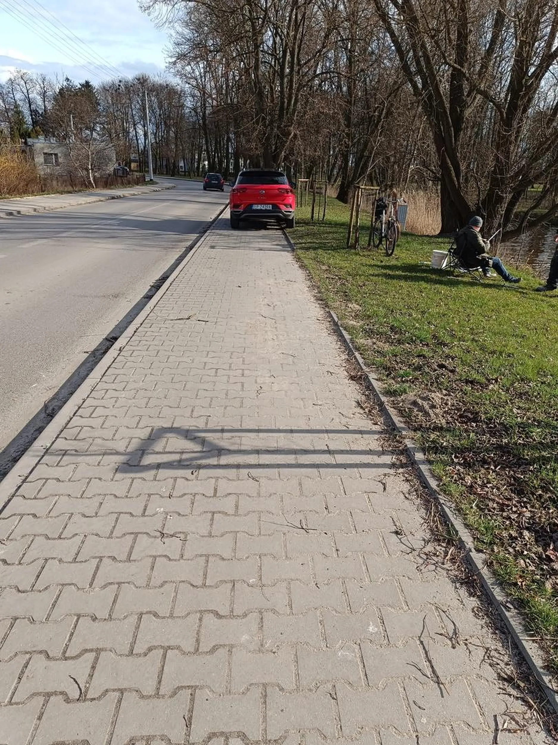 Parkowanie przy chodniku