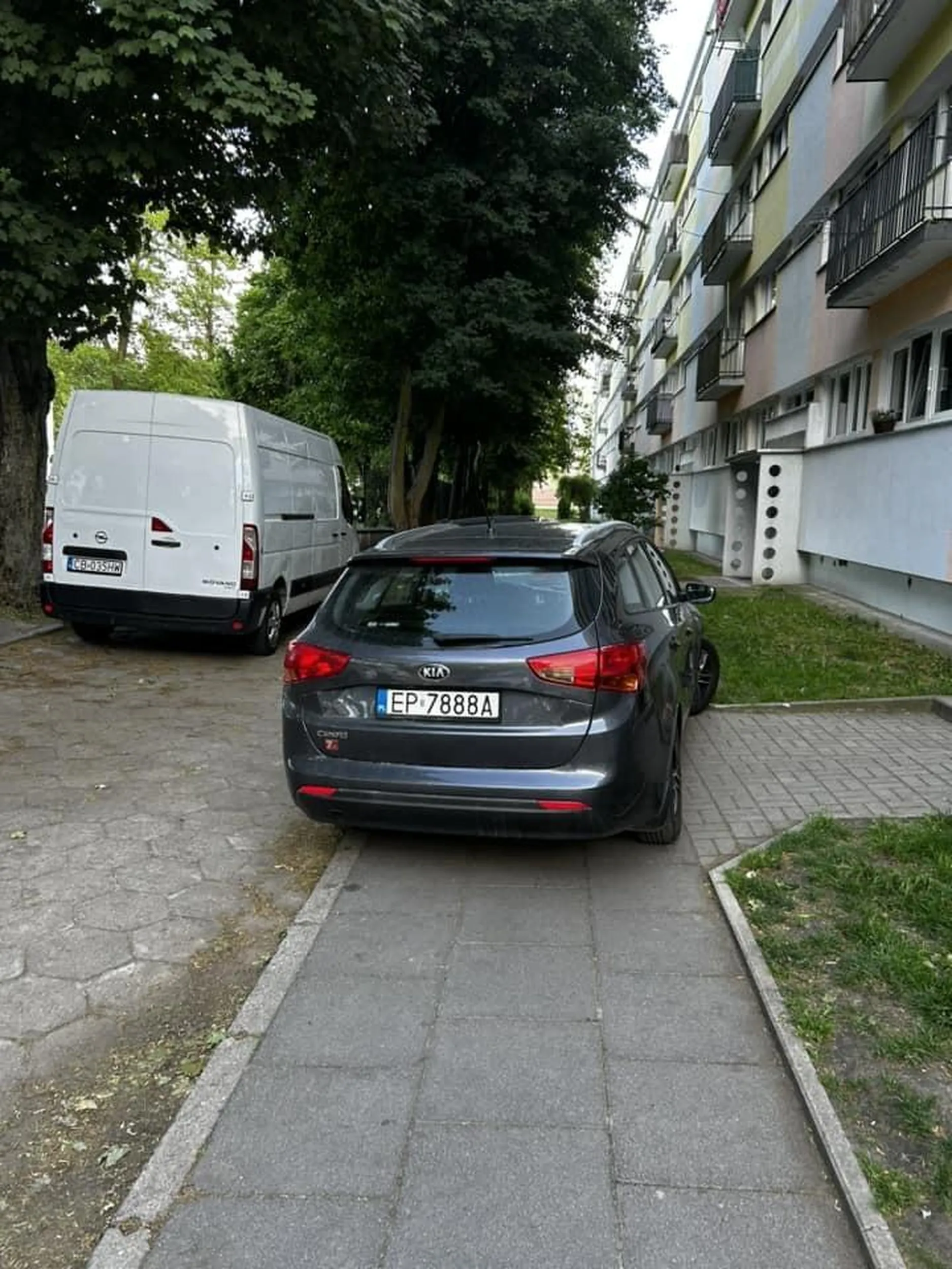 Mogła już na klatke wjechać