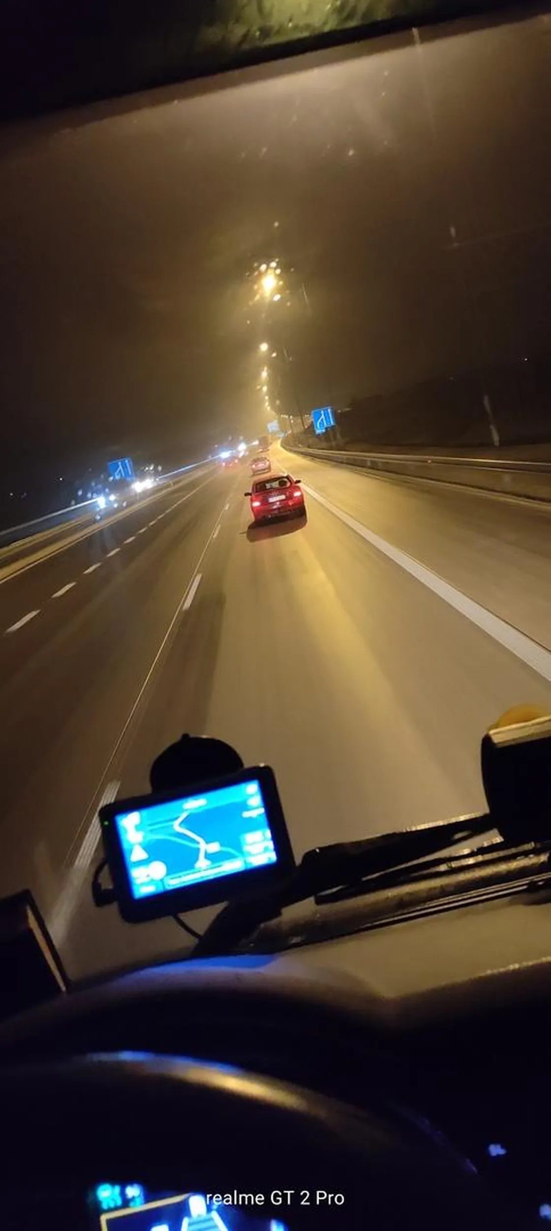 Naucz się cymbale jeździć i zajeżdżanie przed samą maskę ciężarówki to może skutkować wypadkiem nie jestem w stanie wyhamować 40t w 3 sekundy.