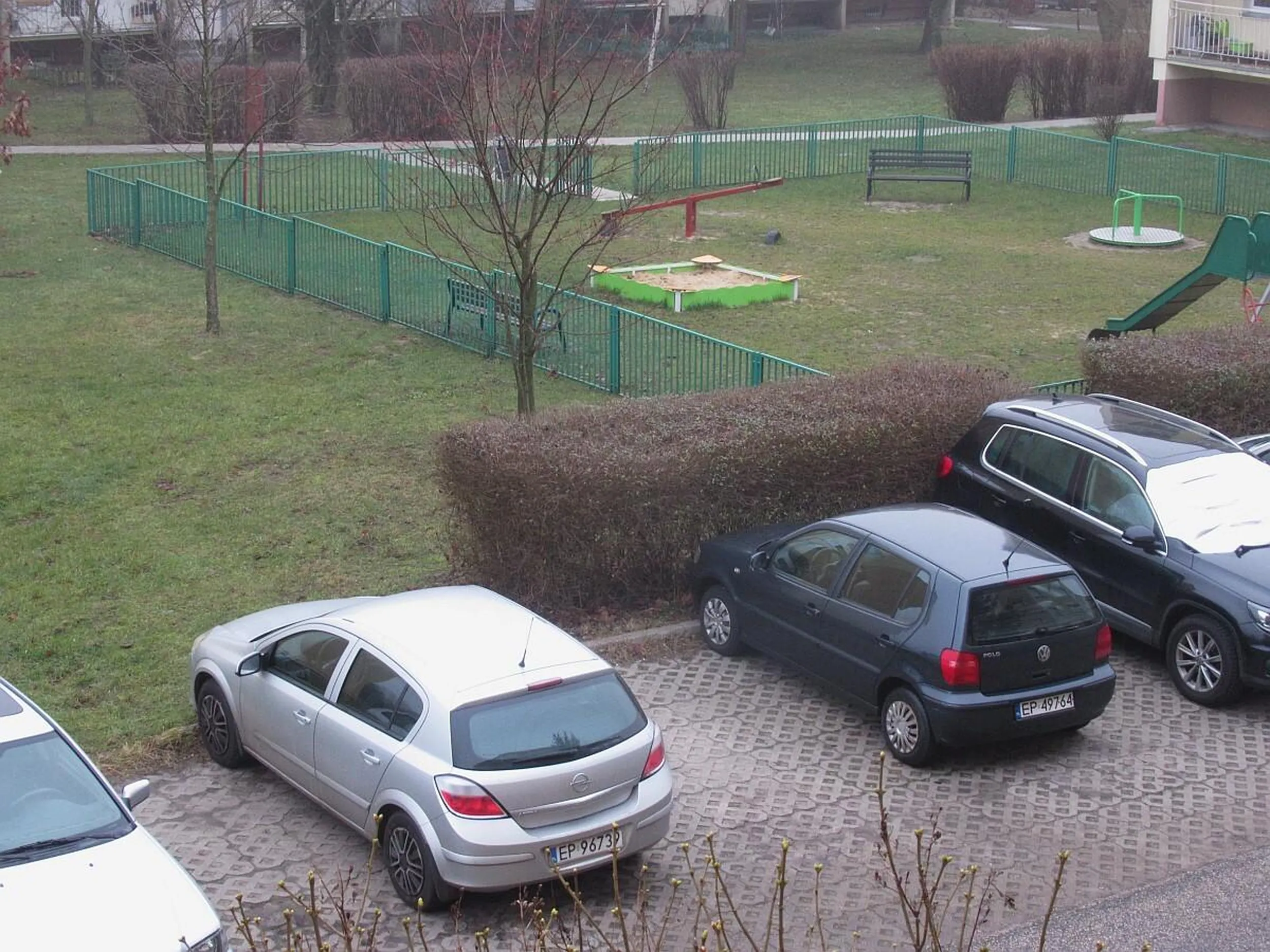 Kobita ma ewidentny problem. To się chyba kwalifikuje do ponownego egzaminu.