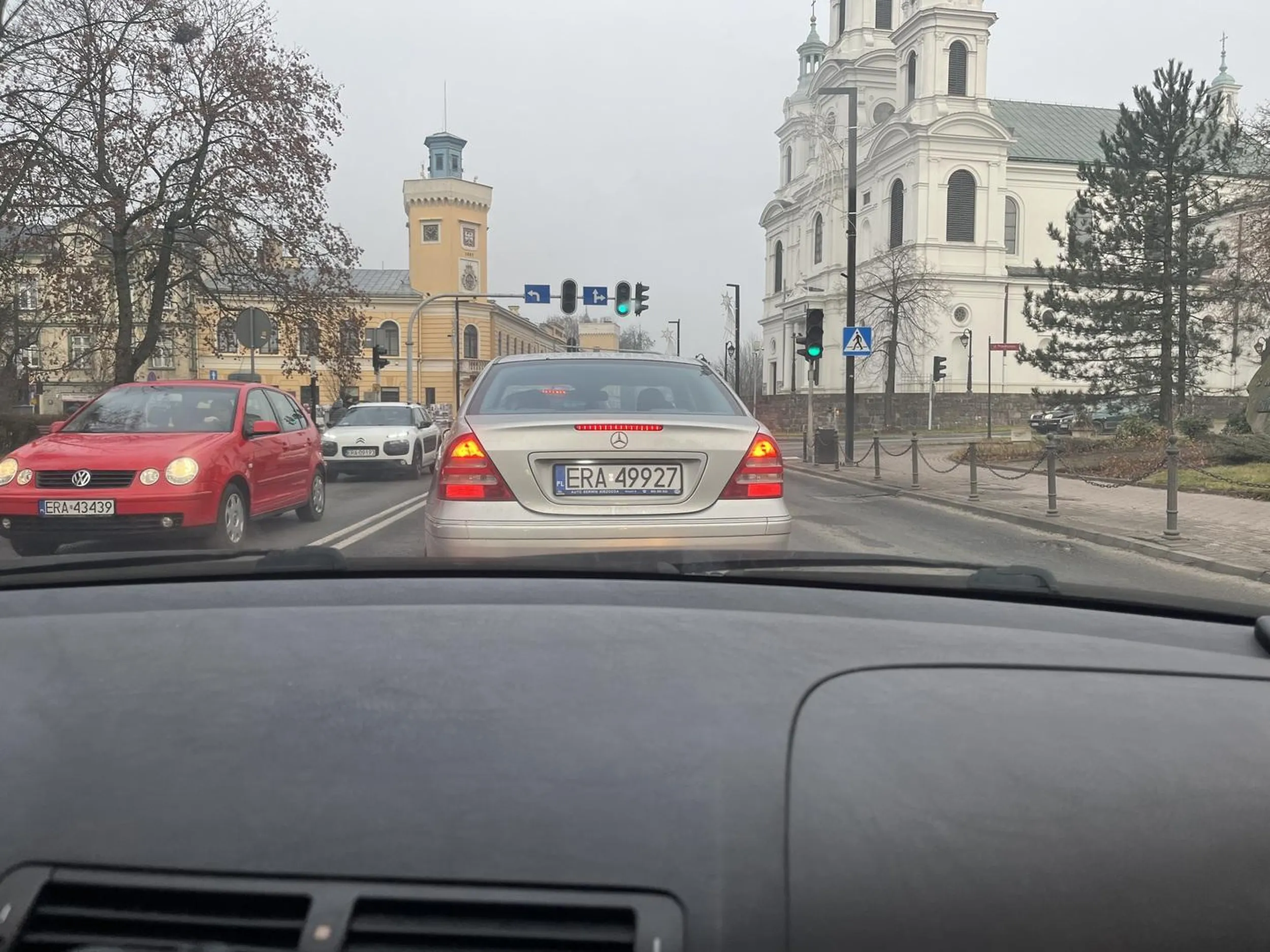 Gościu nie umie jeździć i parkować