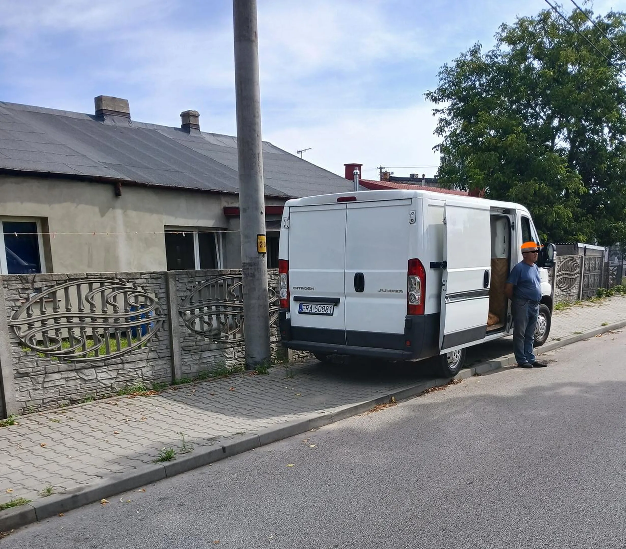 wątpie by było pozwolenie na handel na chodniku