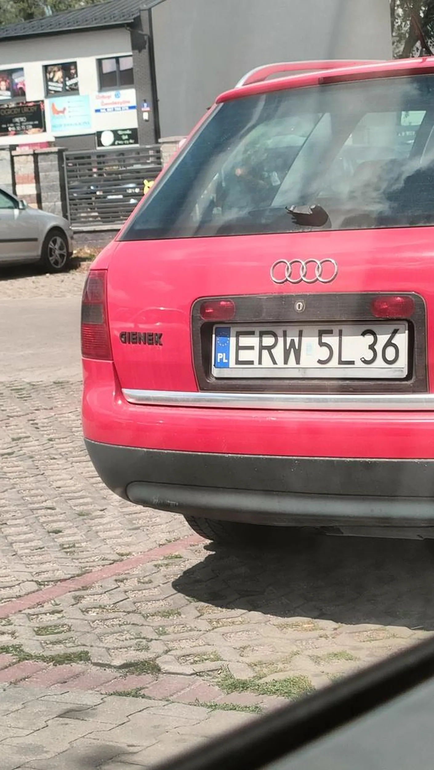 Gienek ile szut tego auta wyszło