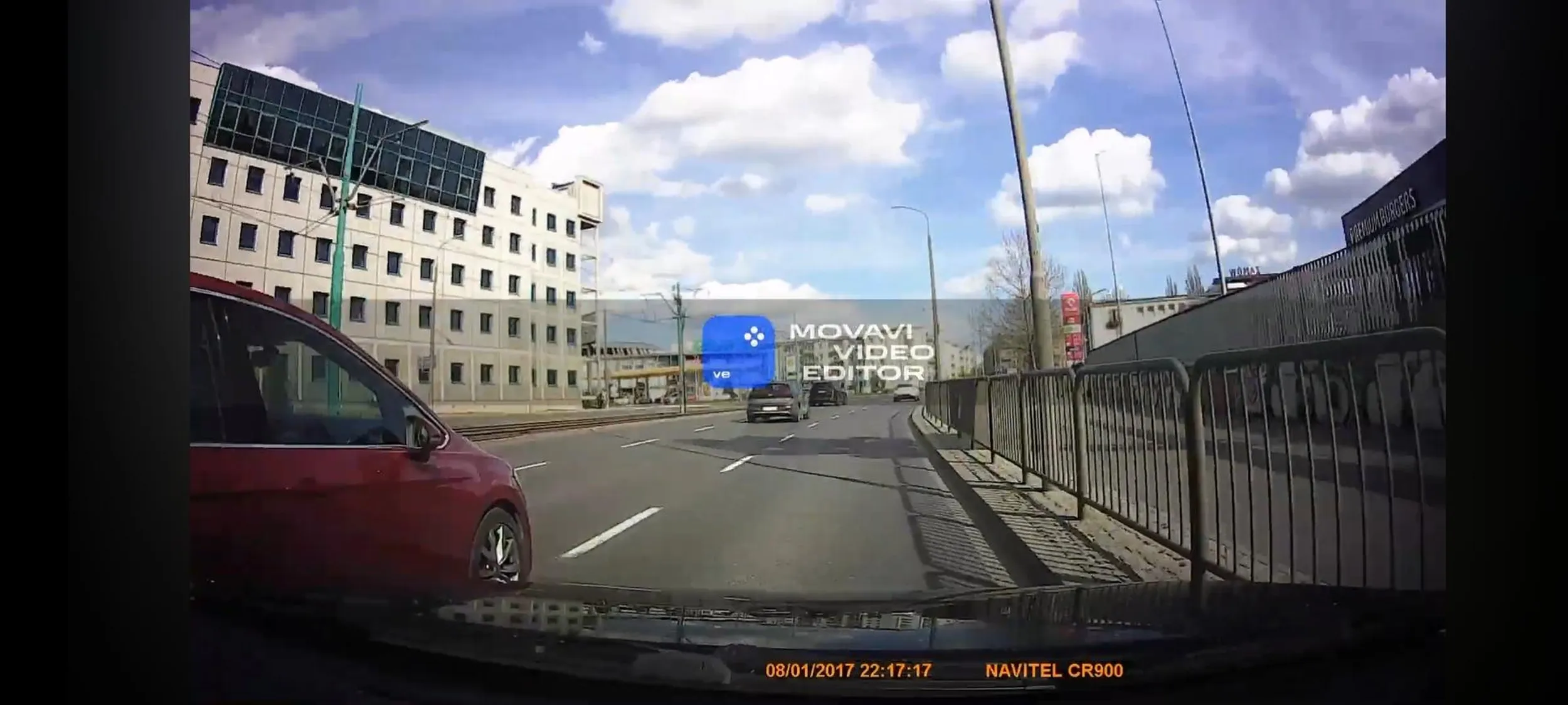 Kobieta prowadzaca tego VW zajechala dzisiaj pas. Po wszystkim nic sobie z tym nie zrobila, udajac, ze nie widzi problemu. Jezeli tak robi wszedzie, to wspolczuje mieszkancom Sieradza i okolic.