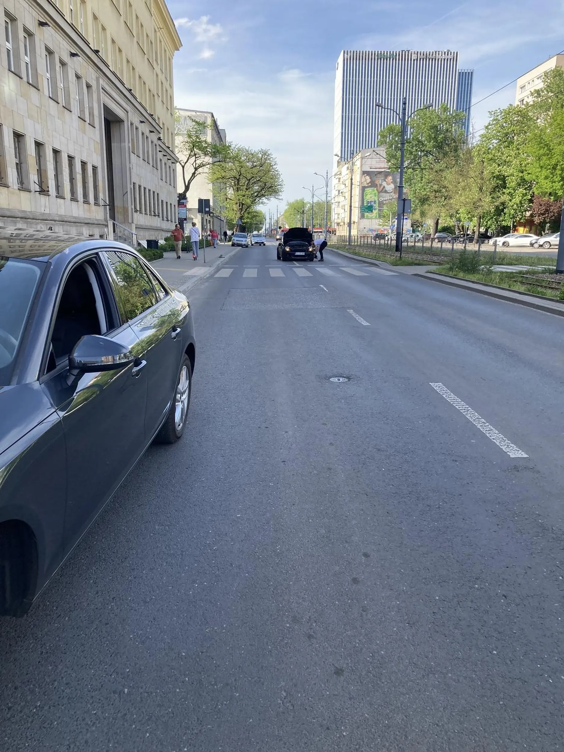 Uważajcie na typa, nie jeździ tylko zapierdala, ostatnio pod Sądem w Łodzi rozwalił dwa samochody