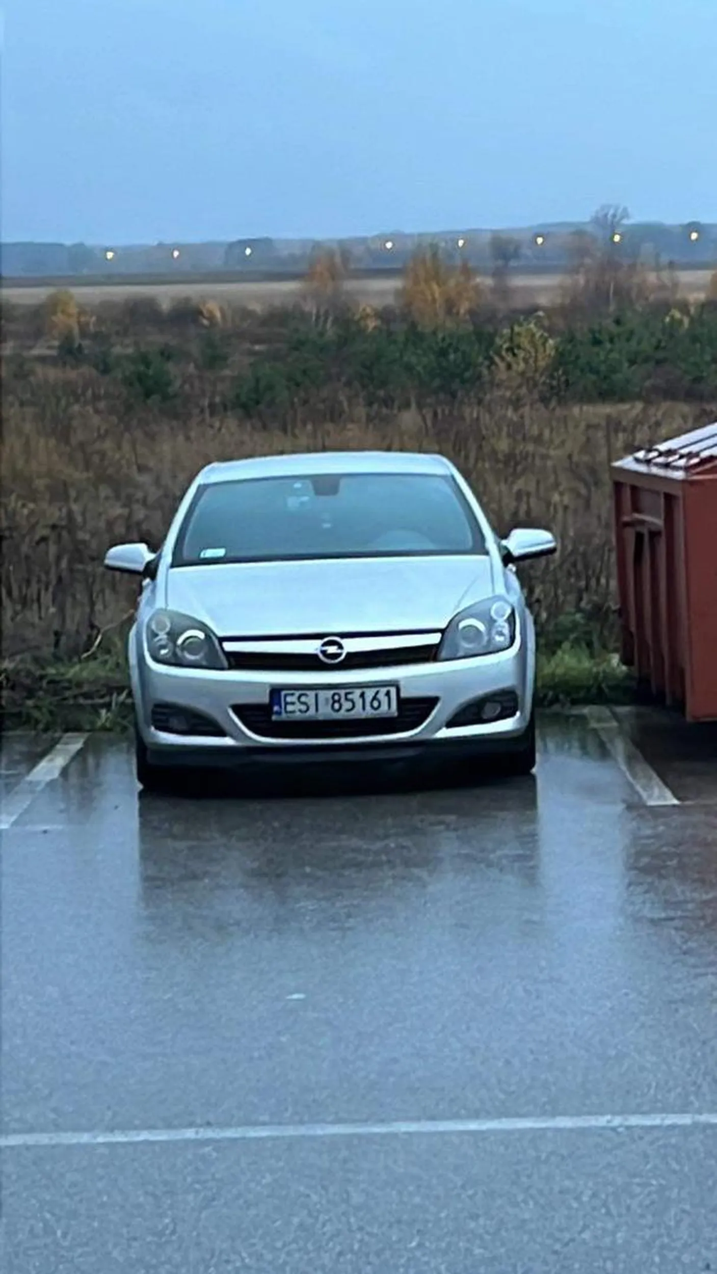 Pozdrawiam mordeczko widać że auto w naturalnym środowisku