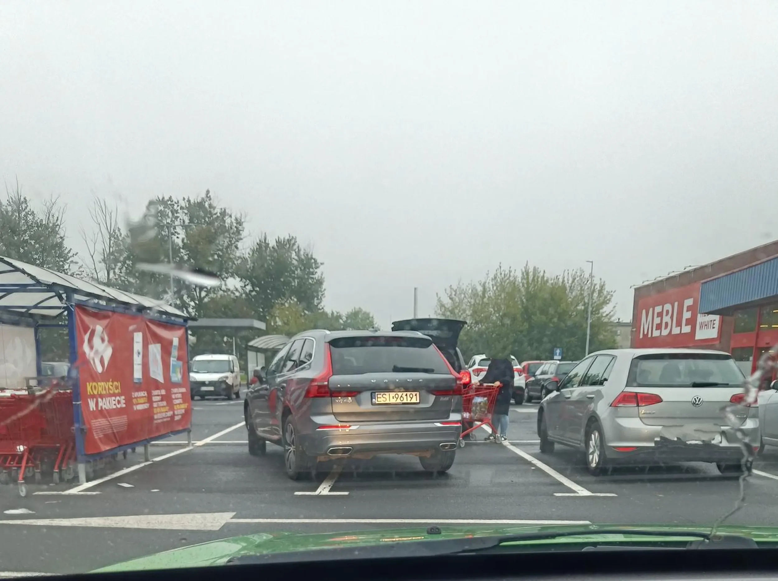 Kretyn pod Carrefour Sieradz