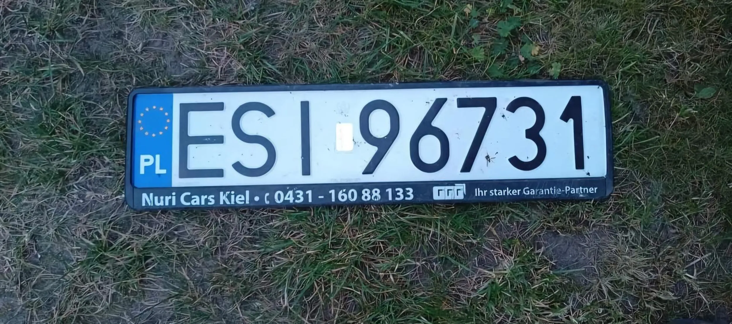 Jechałem rowerem a właściciel rzucił we mnie tablicą rejestracyjna!!! Nie polecam