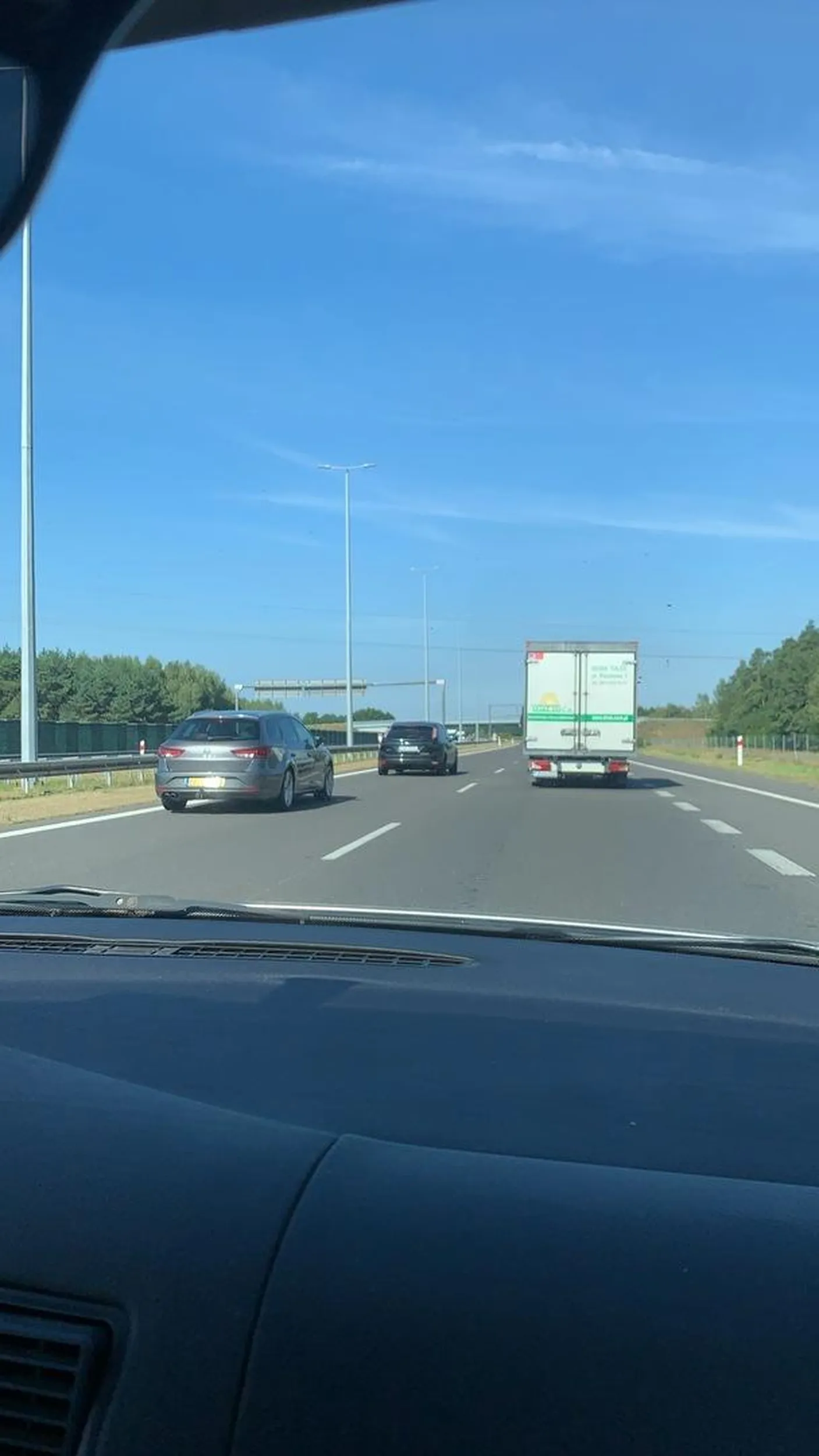 kierowca pi**a hamuje , przyspiesza mylą się migacze