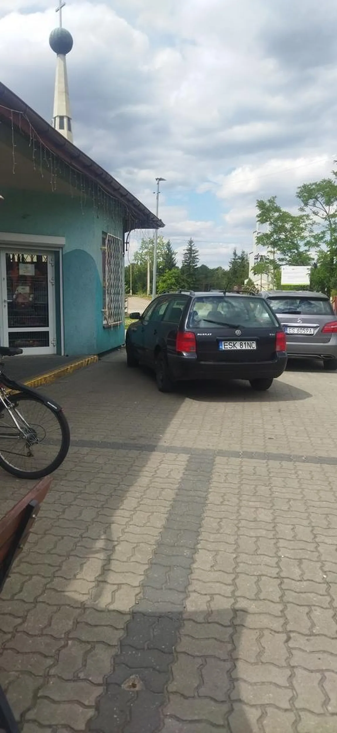 Jakby można było wjechać do sklepu to by wjechał