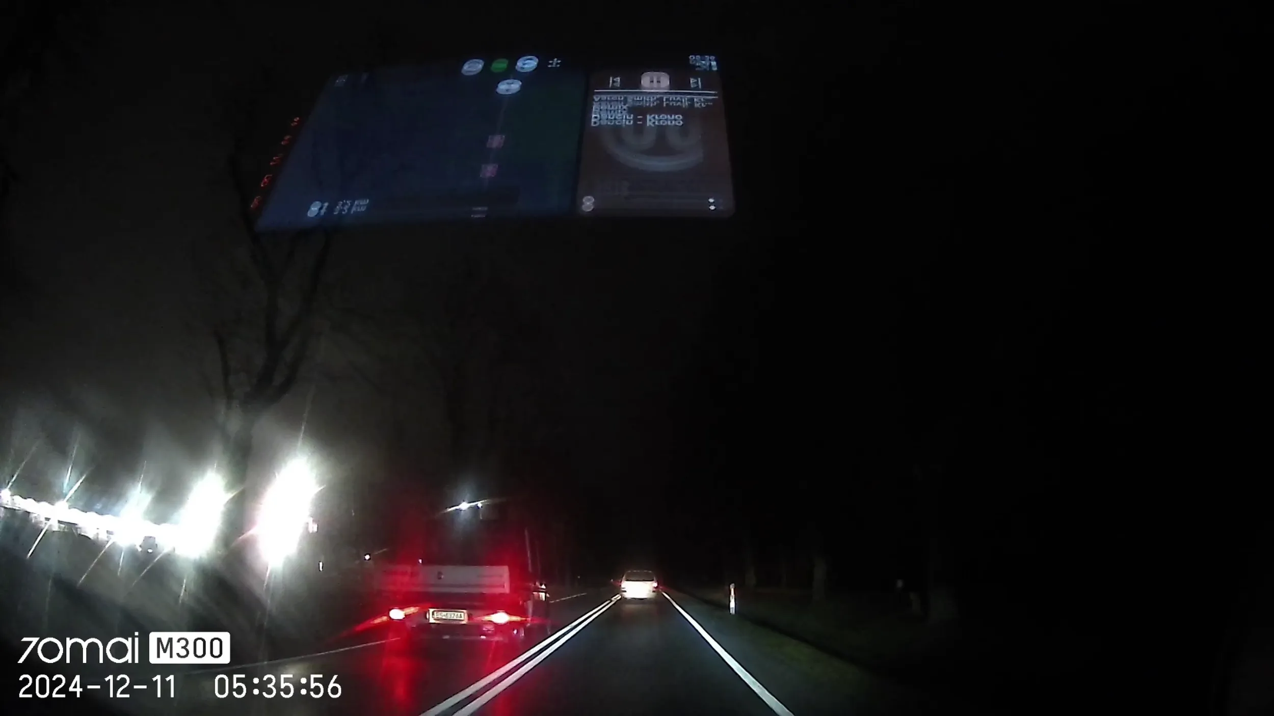 Ładny pokaz wyprzedzania na podwójnej ciągłej. Tak się lata służbówką mirbudu, przecież nie będziemy się wlec. :)