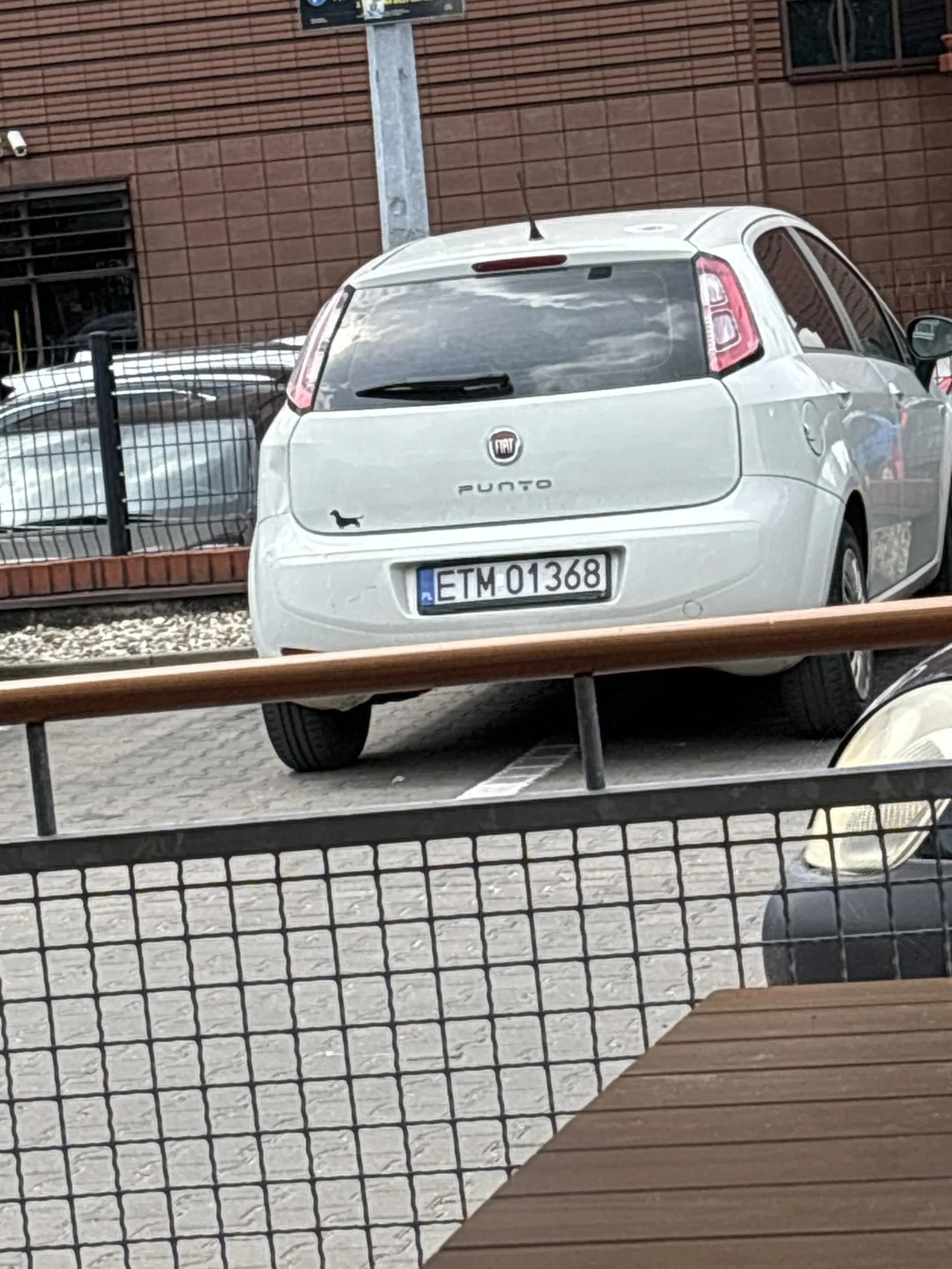 Nie najlepsze parkowanie.