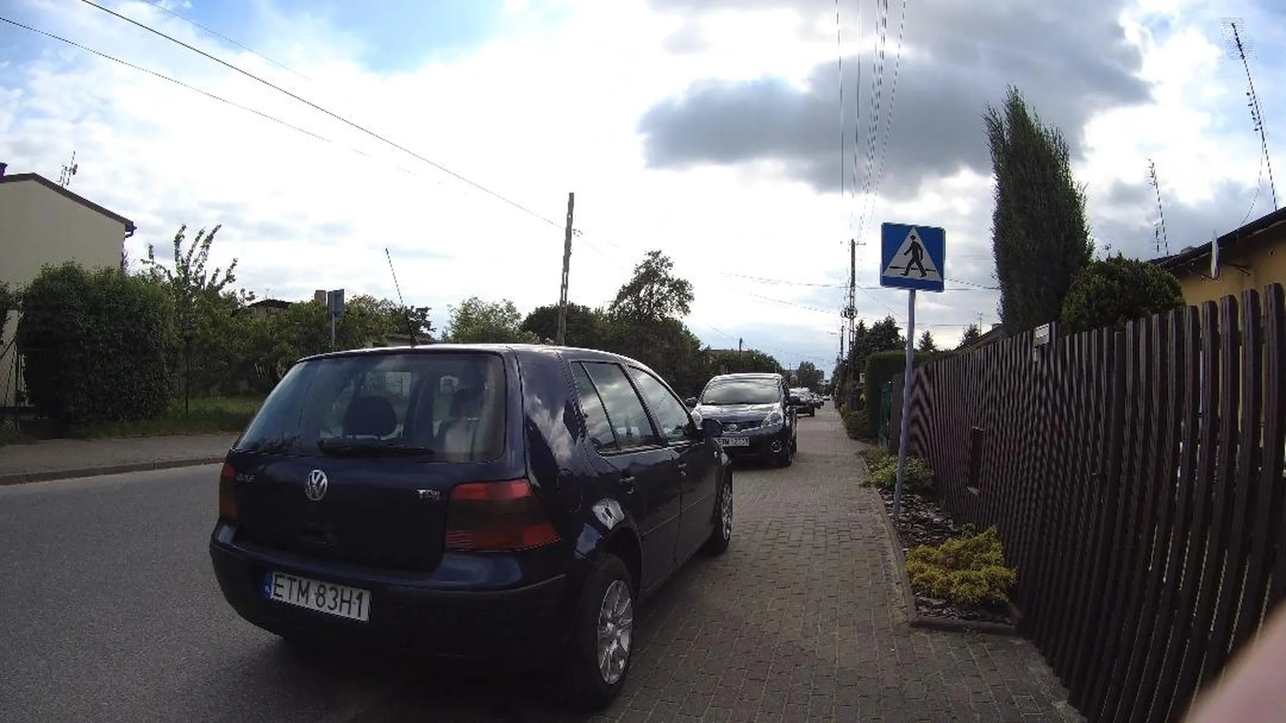 Parkowanie na przejściu dla pieszych.