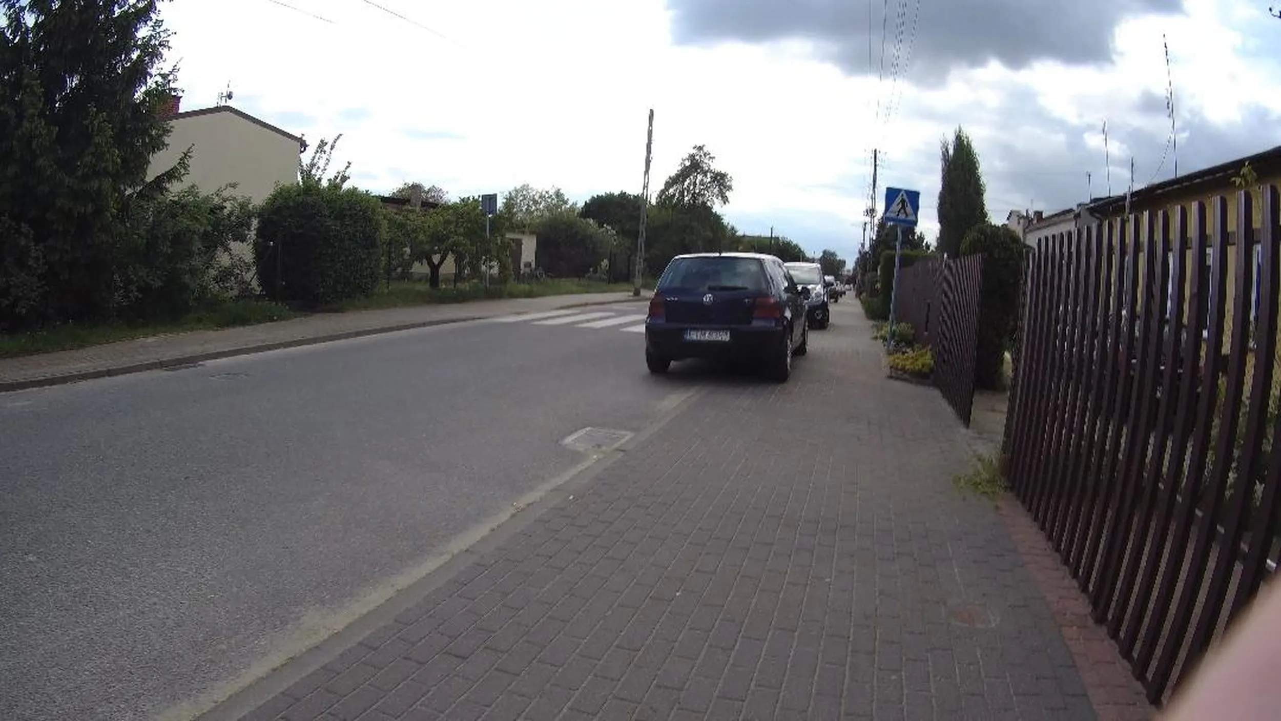 Parkowanie na przejściu dla pieszych.