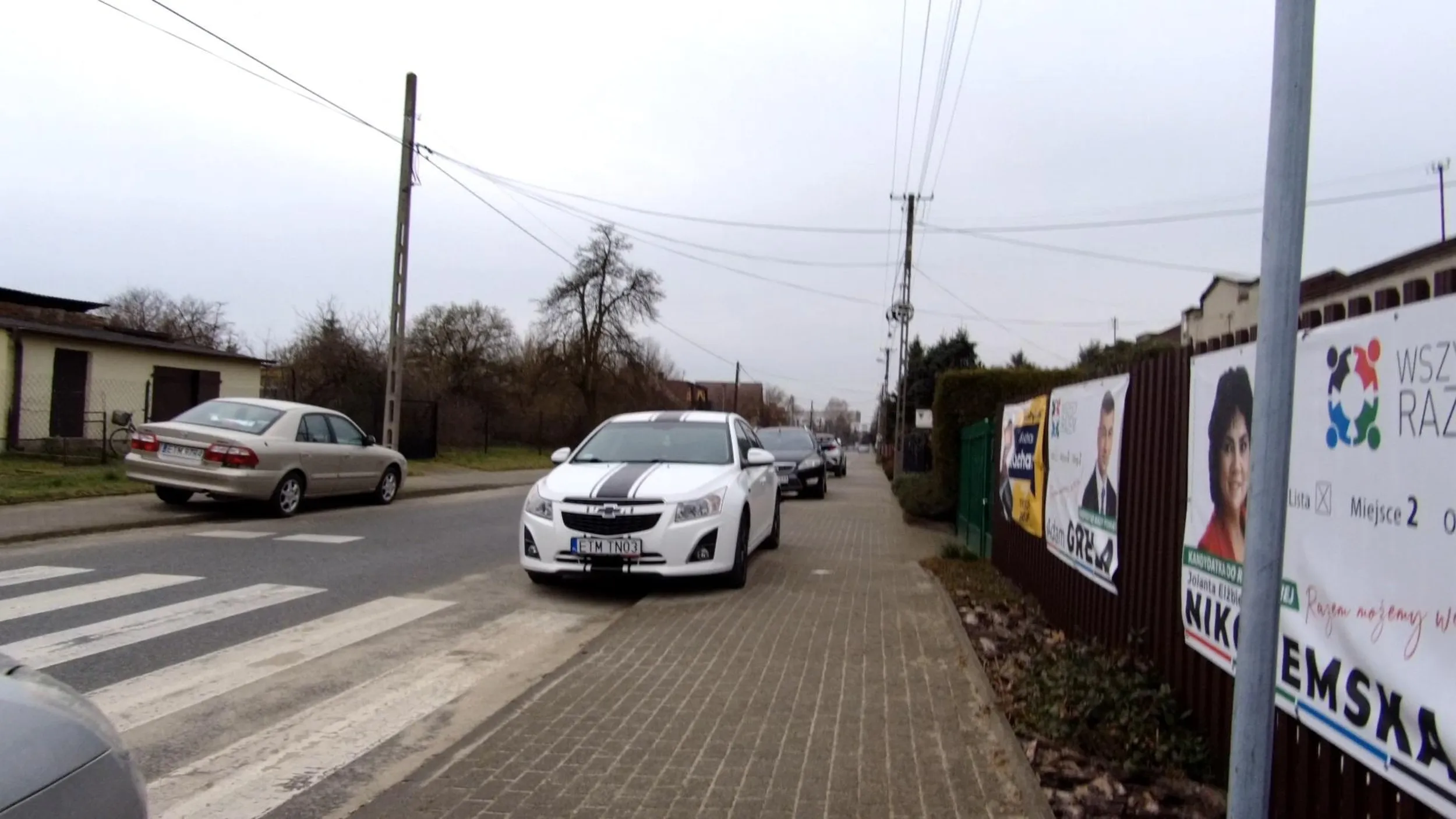 Parkowanie na pasach.