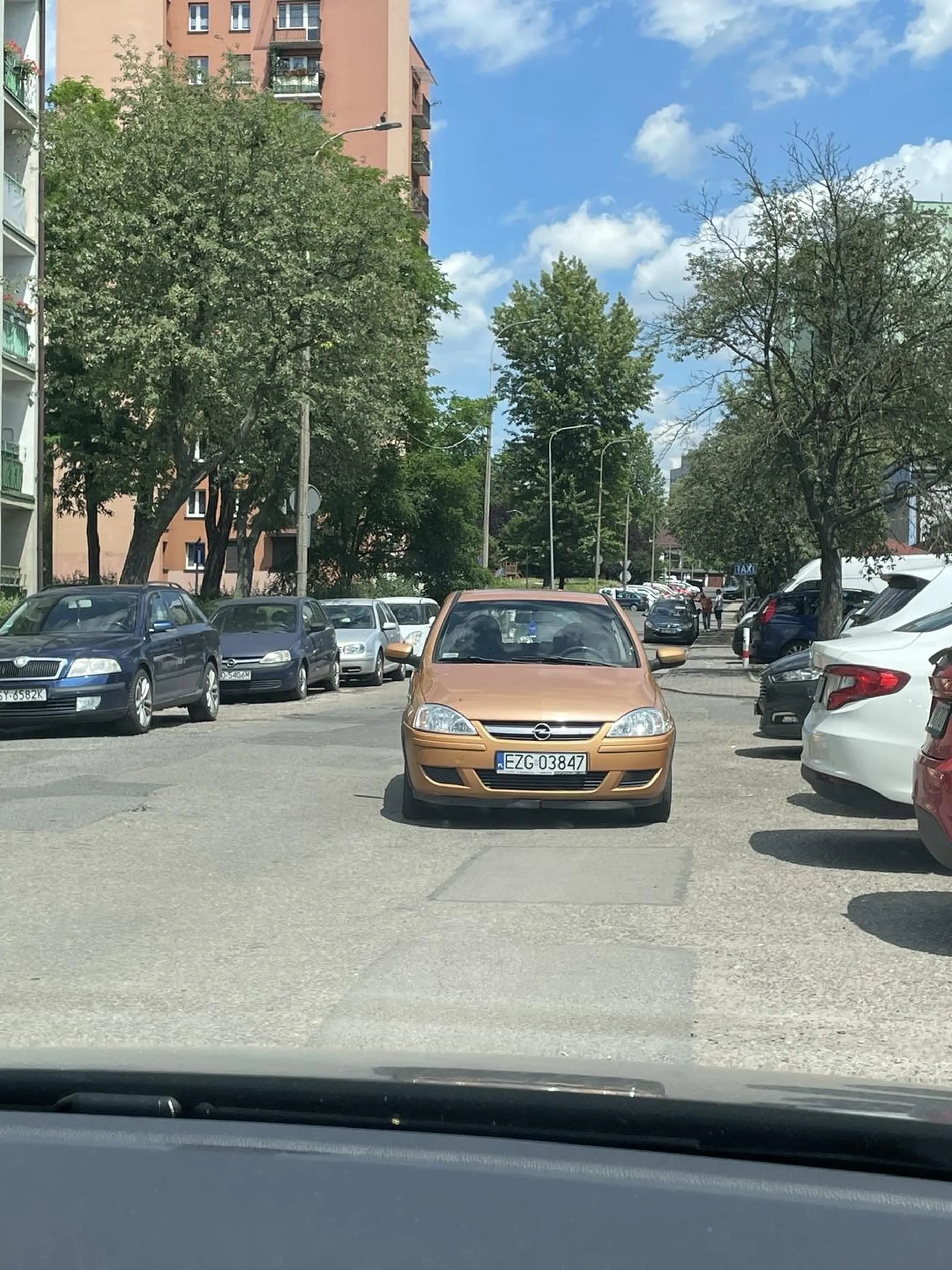 Fajne stoisz. tak sie fajnie przejezdza. wcale nie blokujesz.