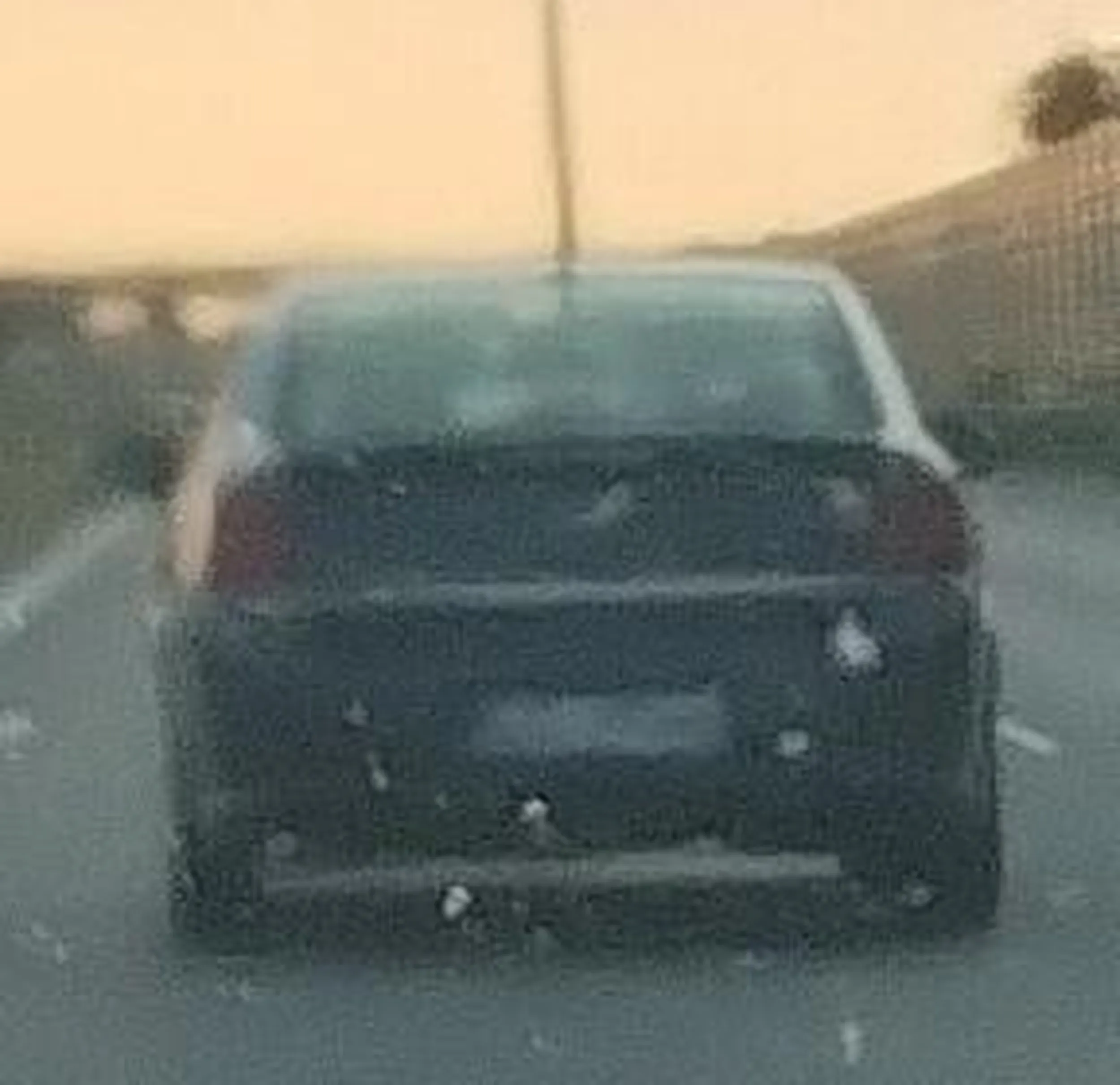 Prosto ze ślimaka wyjeżdża na autostradę, gdzie rozpędza się prawym pasem od 60 km/h