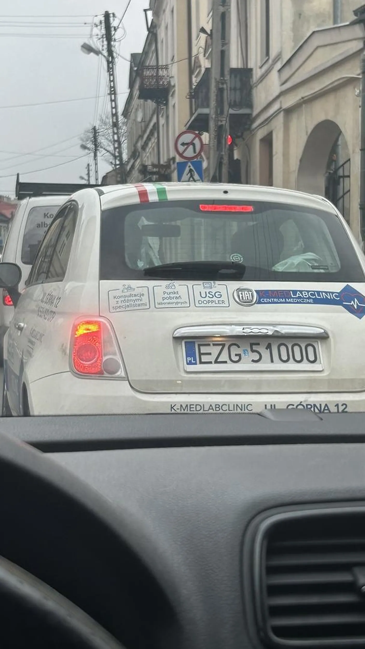 Szanowna blondynko w Fiacie 500, która rzuciłaś papierosem w moje auto, ruszaj na światłach, jedź szybciej niż 20 km/h, nie cofaj jak przegapisz zjazd i myśl jak prowadzisz