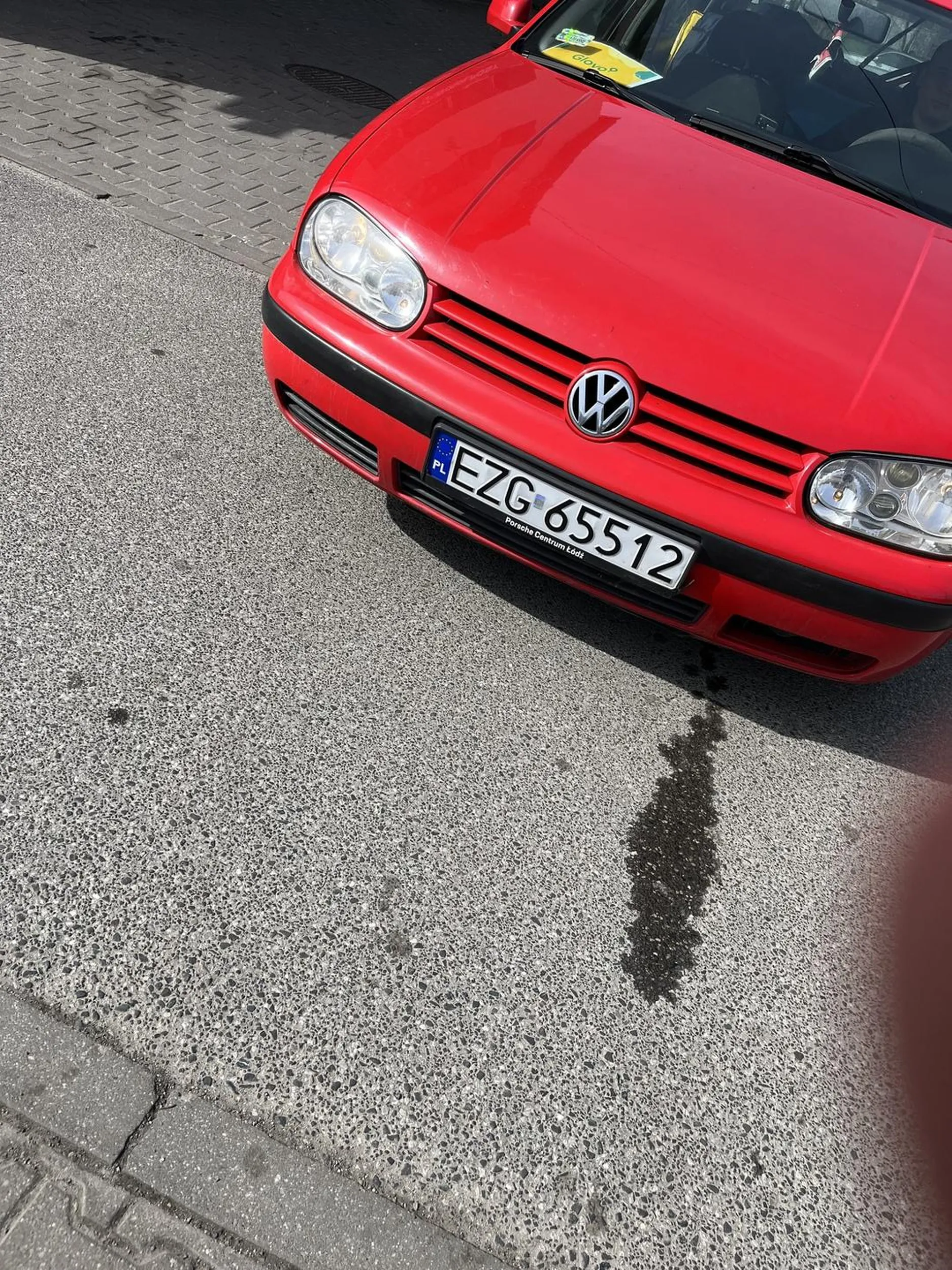 Najeżdża na rowerzystę na ścieżce rowerowej i nawet nie przeprosi.