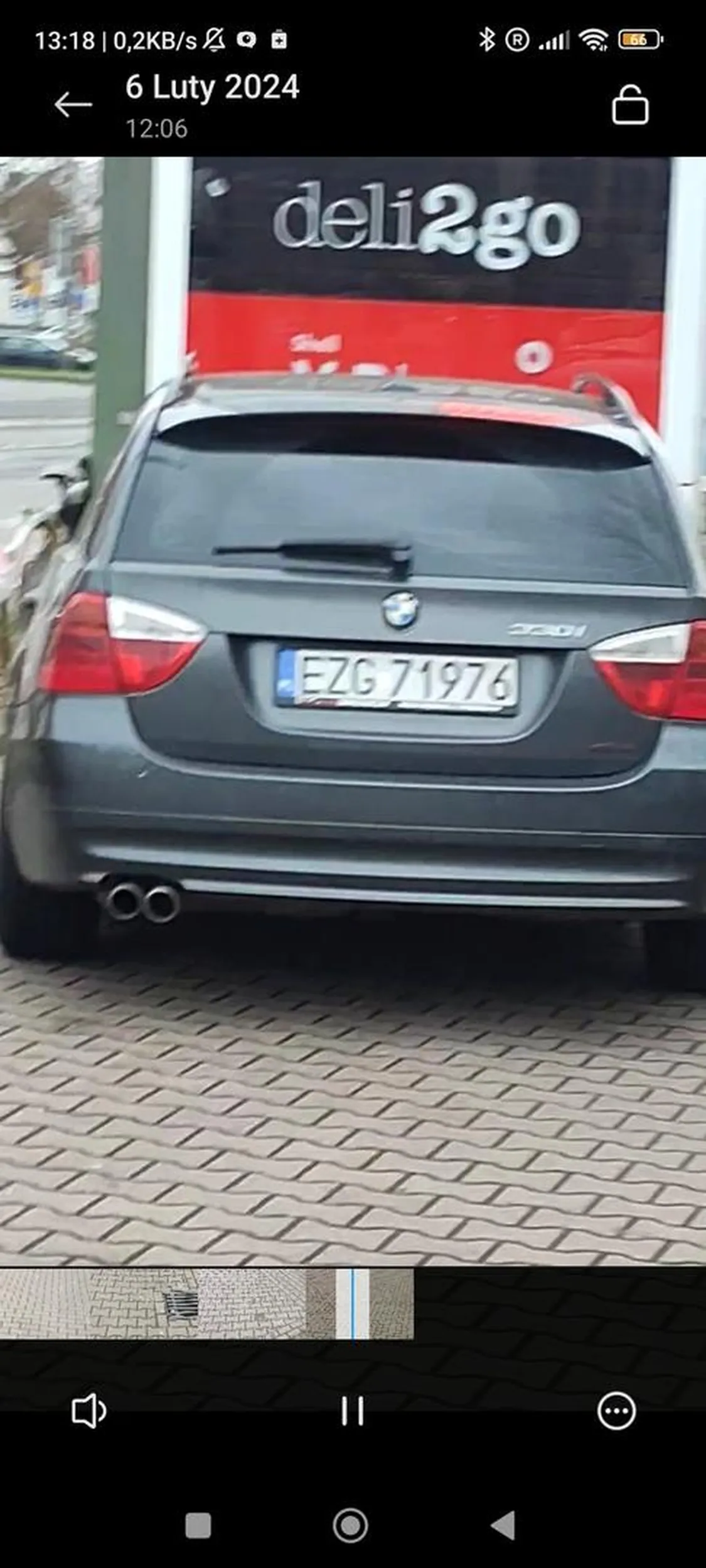 Zaparkował w Kassel w niedozwolonym miejscu gdzie znajduje się odkurzacz oraz kompresor do pompowania opon. Auto stało tak ponad kilka godzin