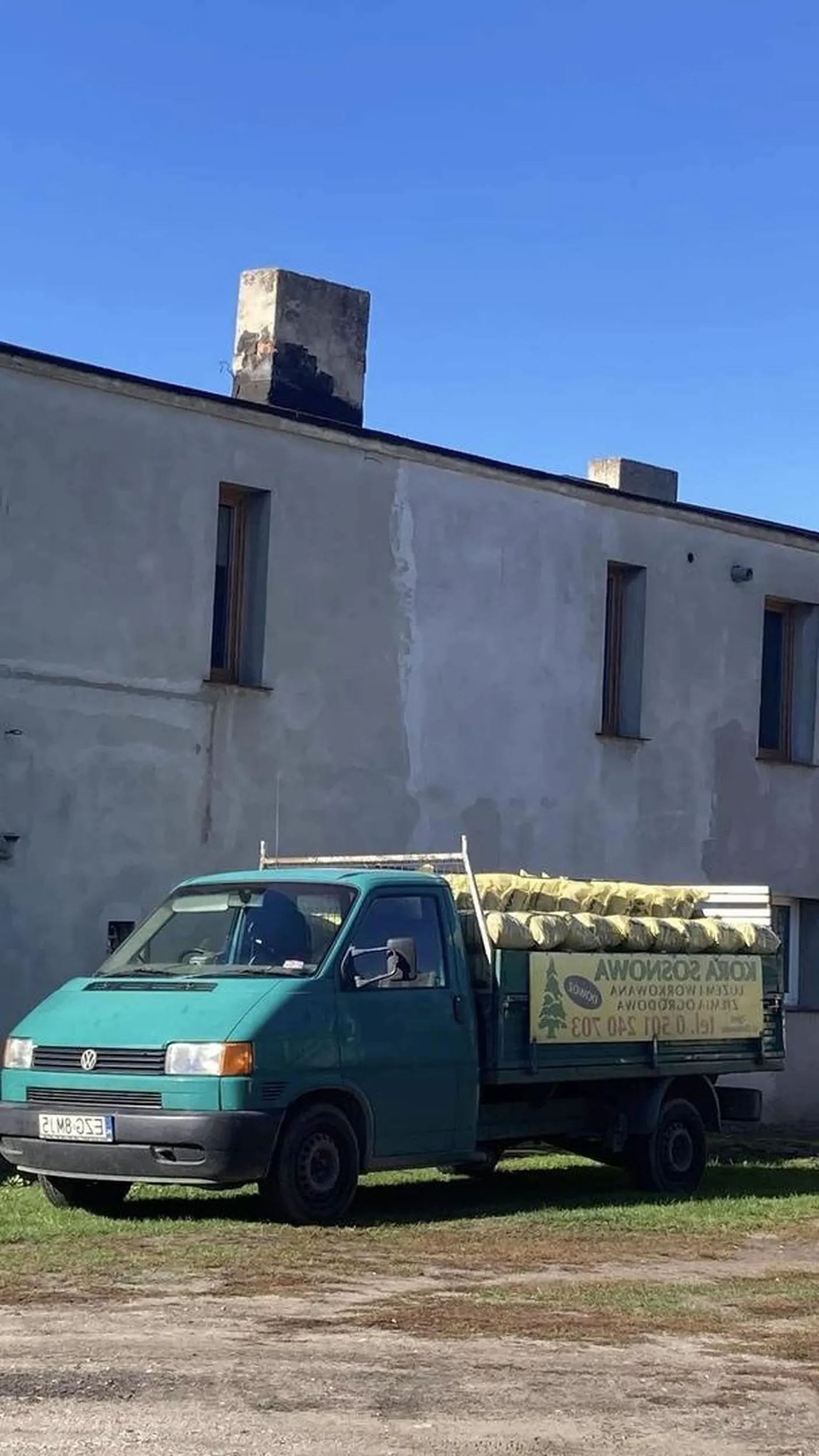 Użytkownik wyżej pisze duperszwance, kierowca tego pojazdu jest bardzo uczynny, miły, zachowuje bezpieczną odległość i wyróżnia się brawurową jazdą. Polecam usługi firmy do której należy ten pojazd :)