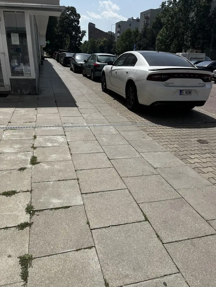 Zaparkował przede mną tak żebym się nie zmieścił jak prosiłem o to żeby podjechał, dziekuje