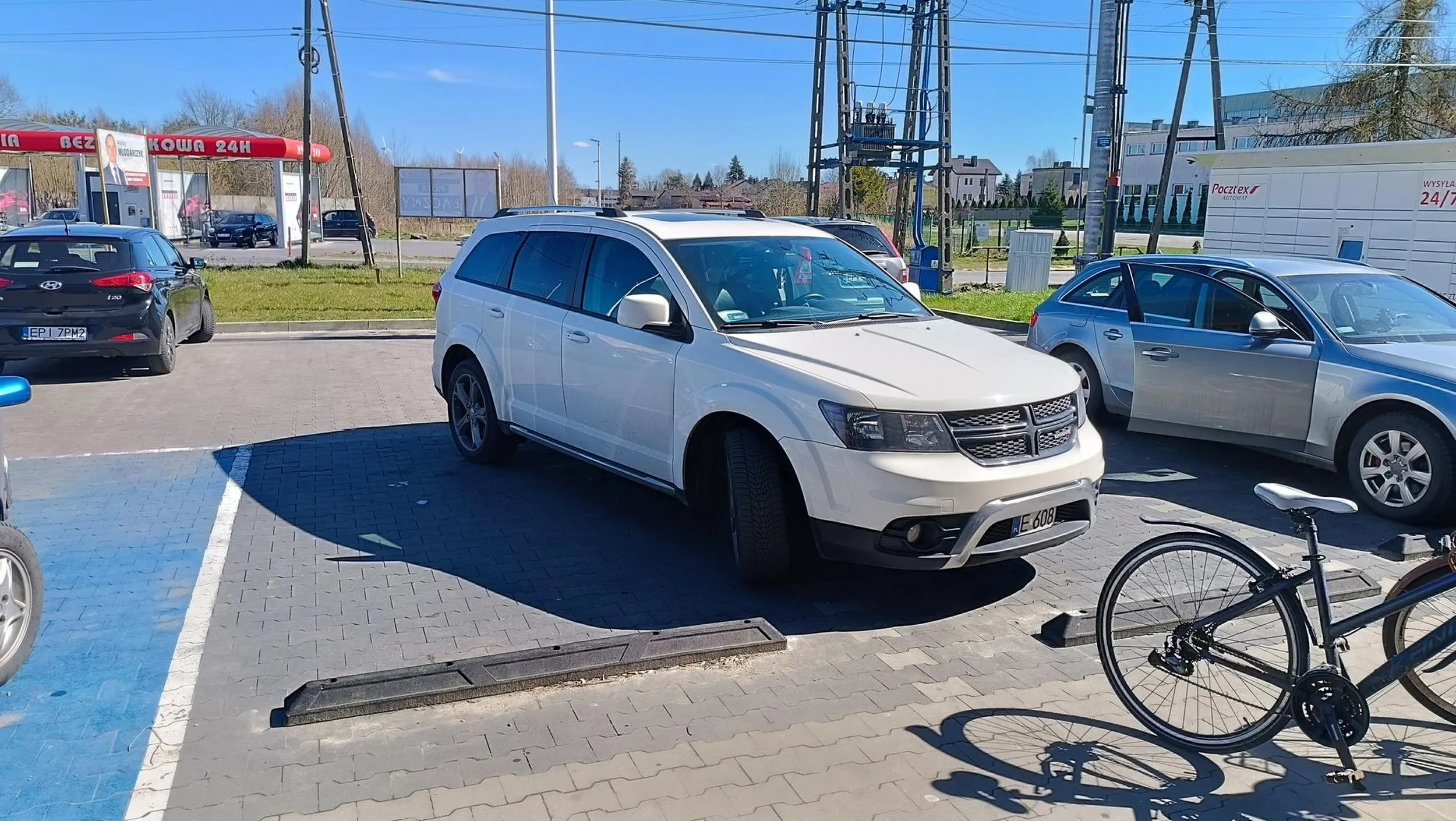 Stanęła jak wielka dama dzięki niej musiałem ciężko kombinować żeby jakoś wyjechać z tego parkingu