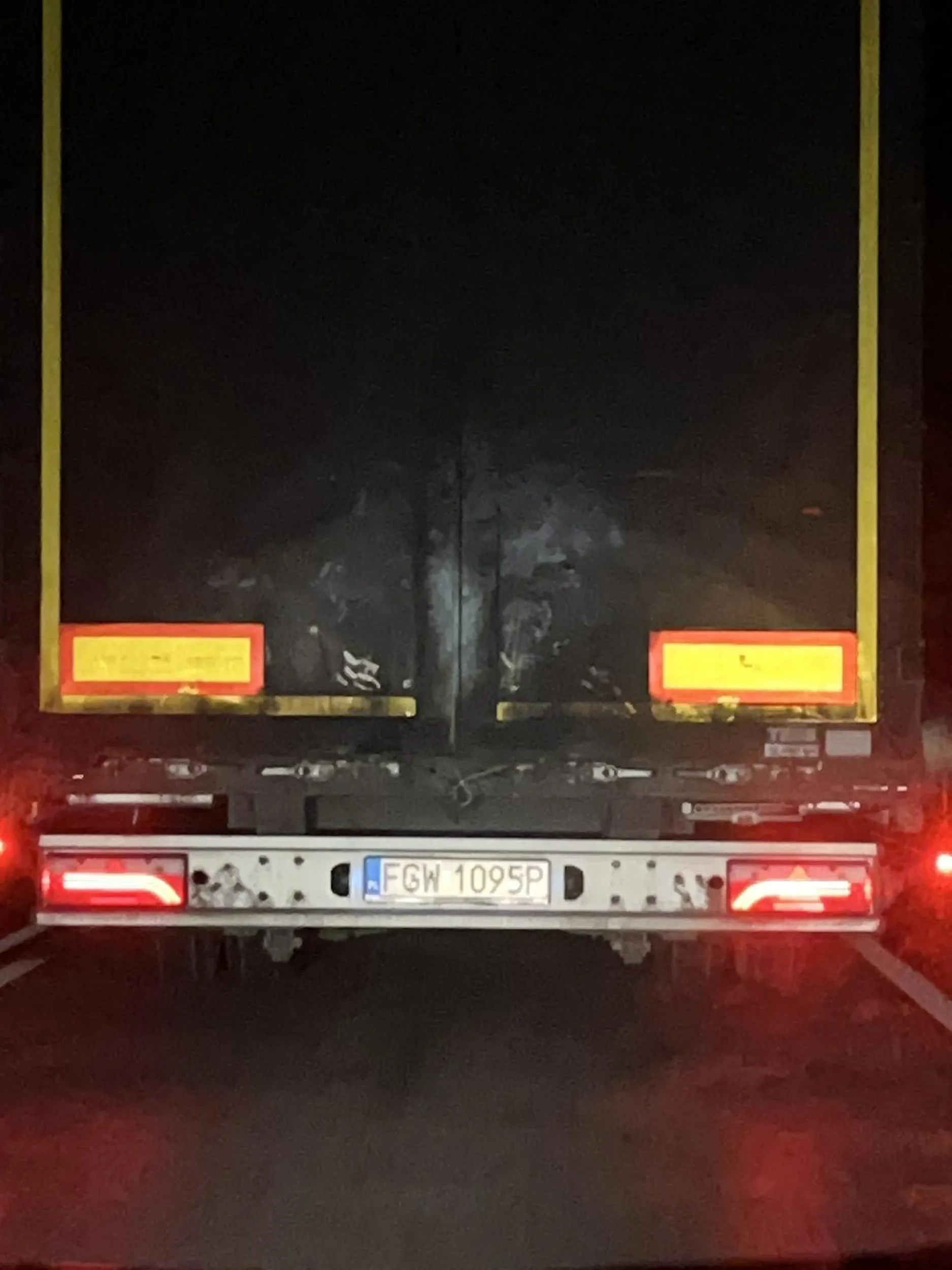 Wyprzedzał dużym na przejściu dla pieszych dwie osobówki, które i tak jechały szybciej, niż dozwolona prędkość w terenie zabudowanym.