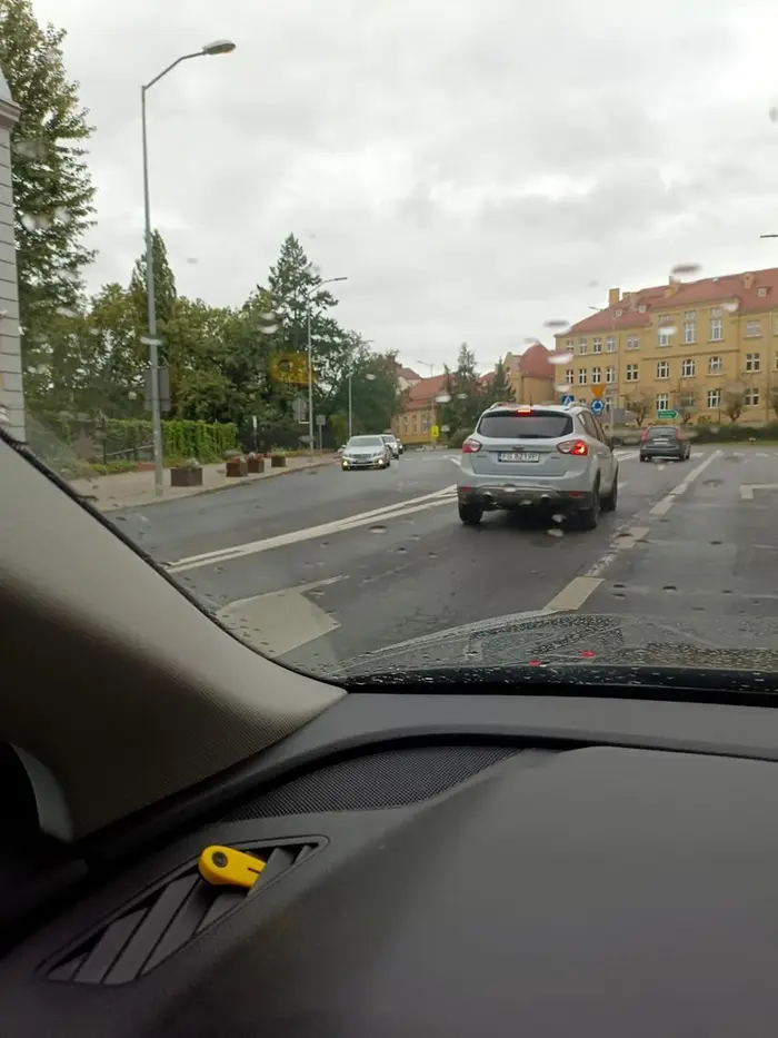 Gorzów.Dzisiaj t.j 14.09 godzina 10 centrum miasta ul. Łokietka. Muszę pochwalić za dynamiczną jazdę, aby więcej takich kierowców. I ten piękny uśmiech i  nieśmiały wzrok. Niestety w innym kierunku pojechałaś ?