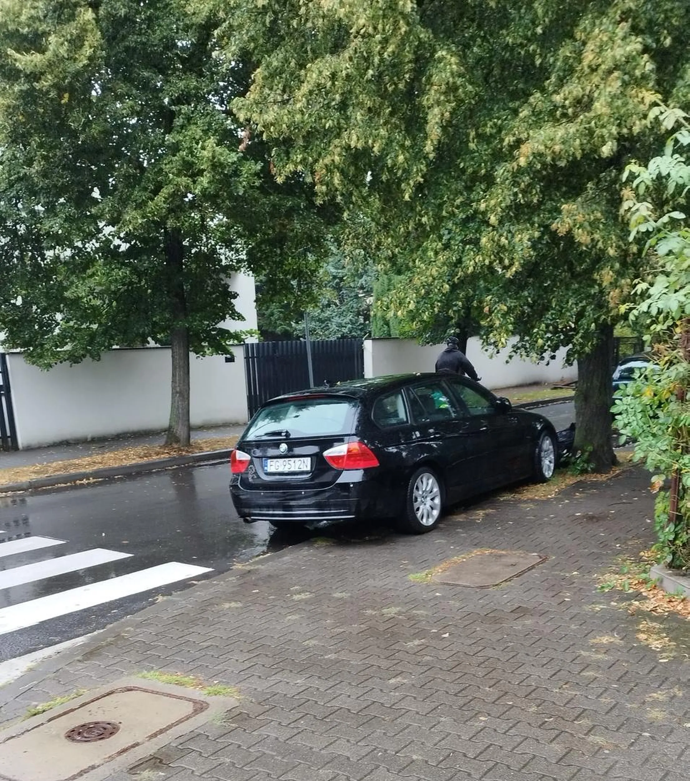 Szefa odleglosc od skrzyzowania czy paskow nie obowiazuje.