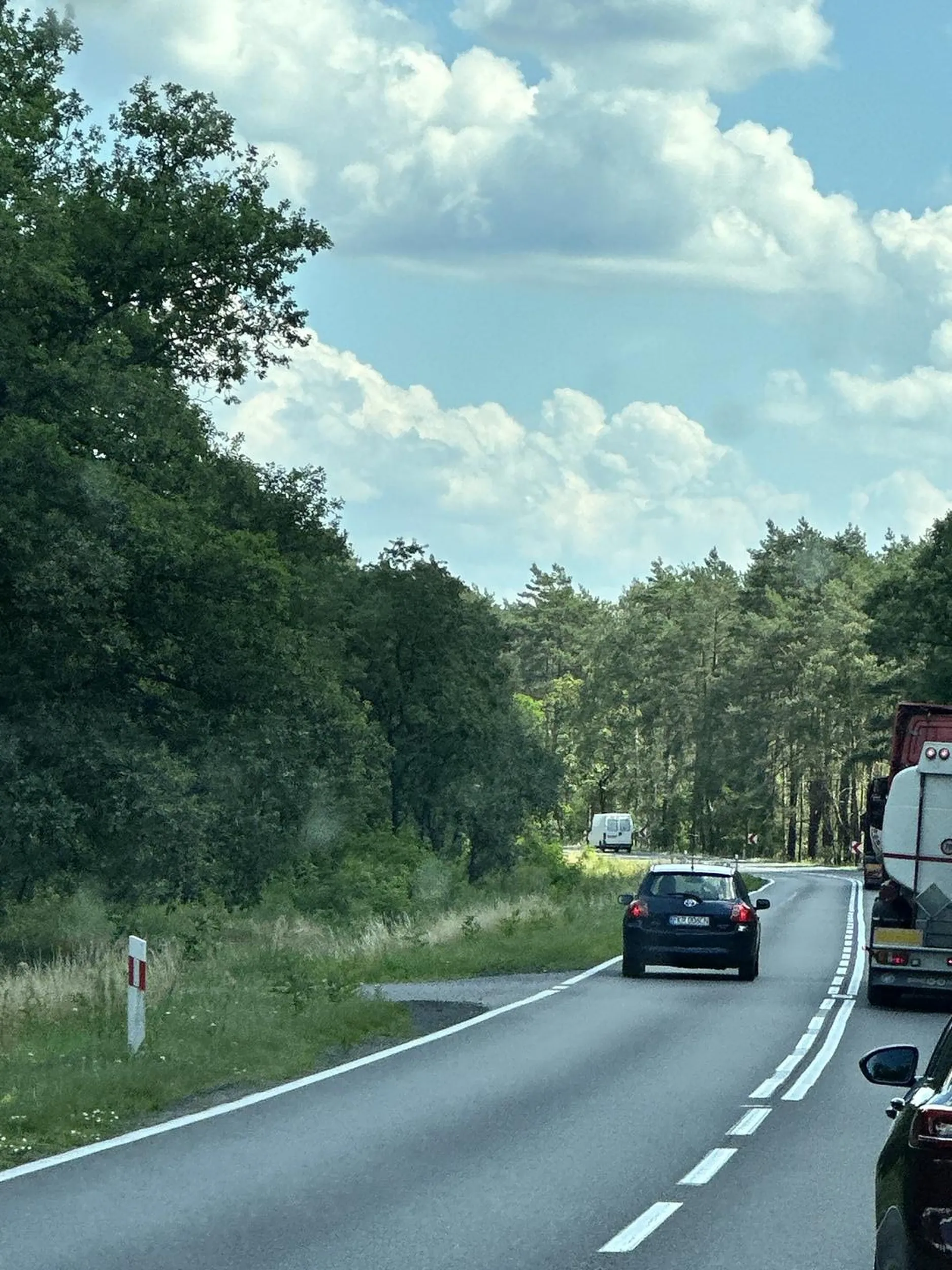 Zjeb to mało powiedziane. Nie ma czym a wyprzedza na czołówkę i na zakrętach. Obyś przy wypadku zabił tylko siebie.