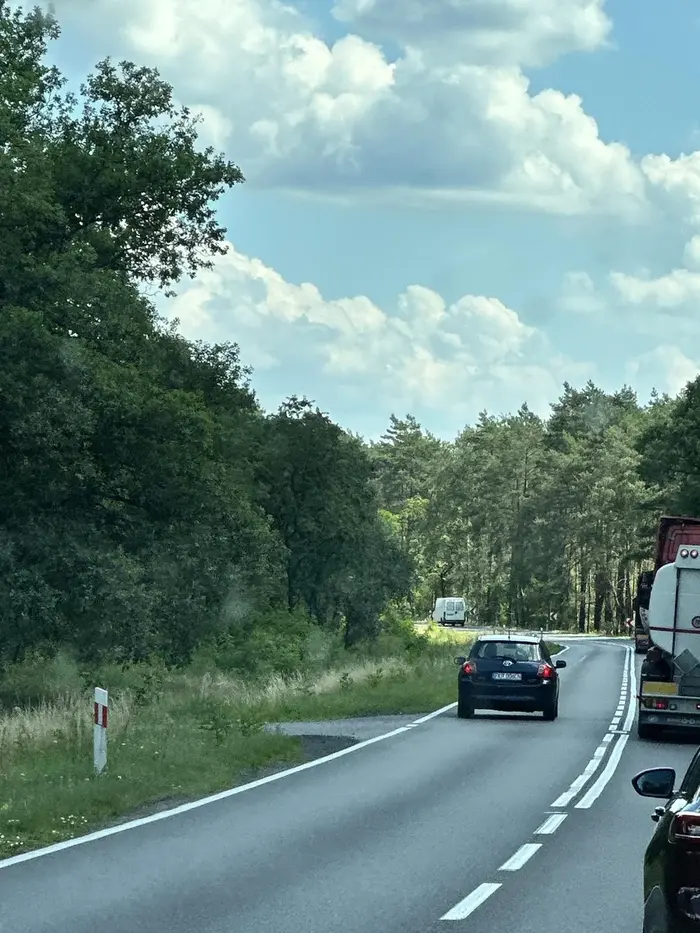 Zjeb to mało powiedziane. Nie ma czym a wyprzedza na czołówkę i na zakrętach. Obyś przy wypadku zabił tylko siebie.