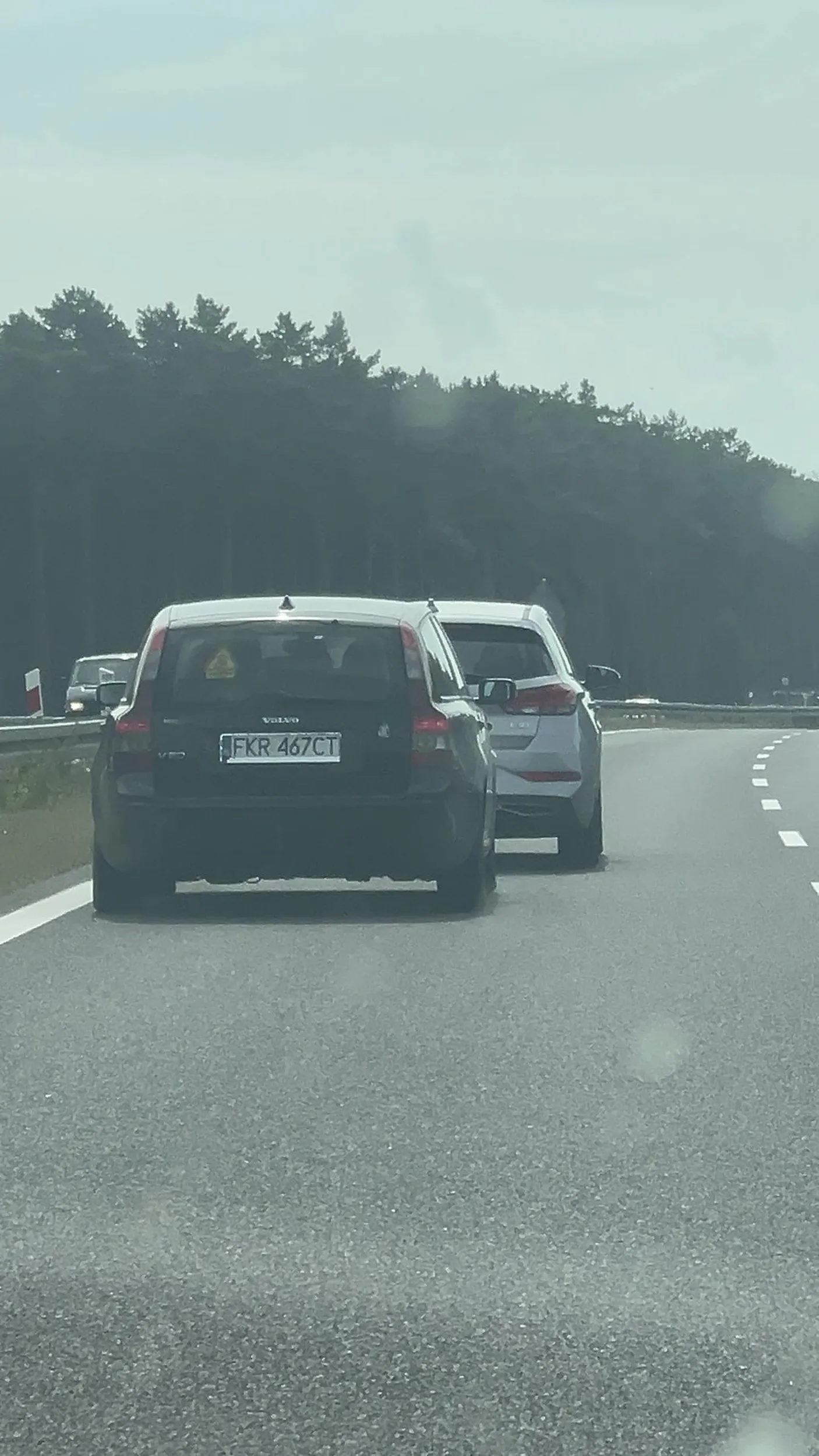 Kretyn podjeżdża każdemu pod zderzak a następnie zajeżdża jak już wyprzedzi - typie to nie jest tor tylko droga ekspresowa