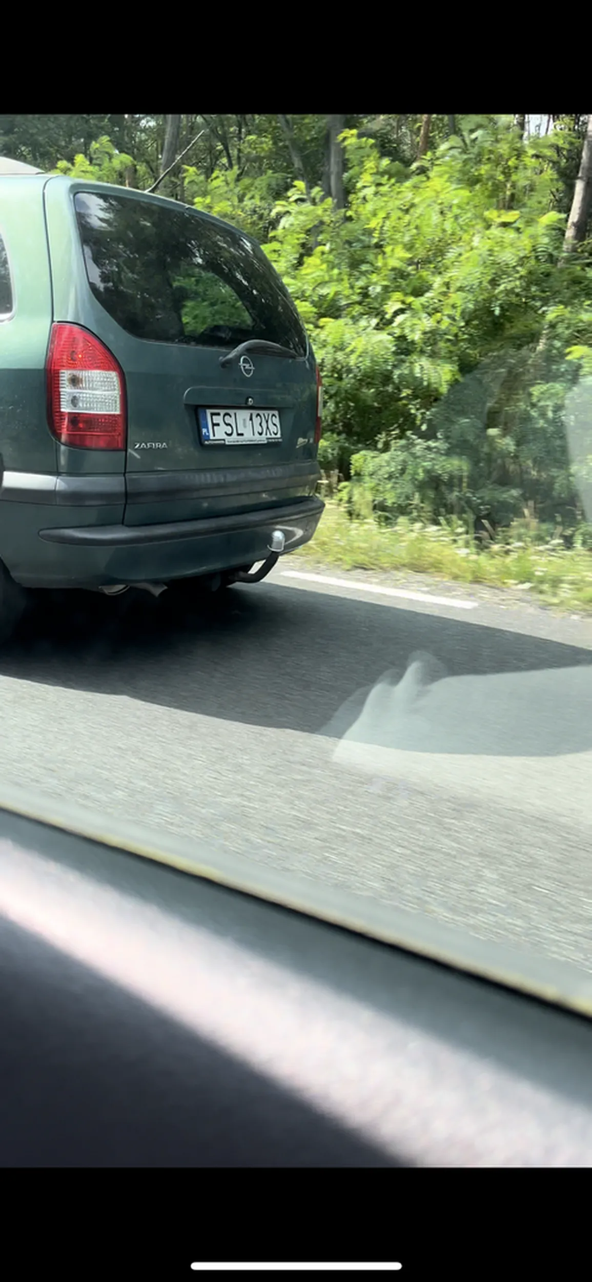 Naucz się szacunku człowieku i jak już komuś wymusisz to nie pokazuj środkowego palca ;) którego swoją drogą możesz wsadzić sobie w dupe. Obyś trafił na kogoś gorszego od nas.