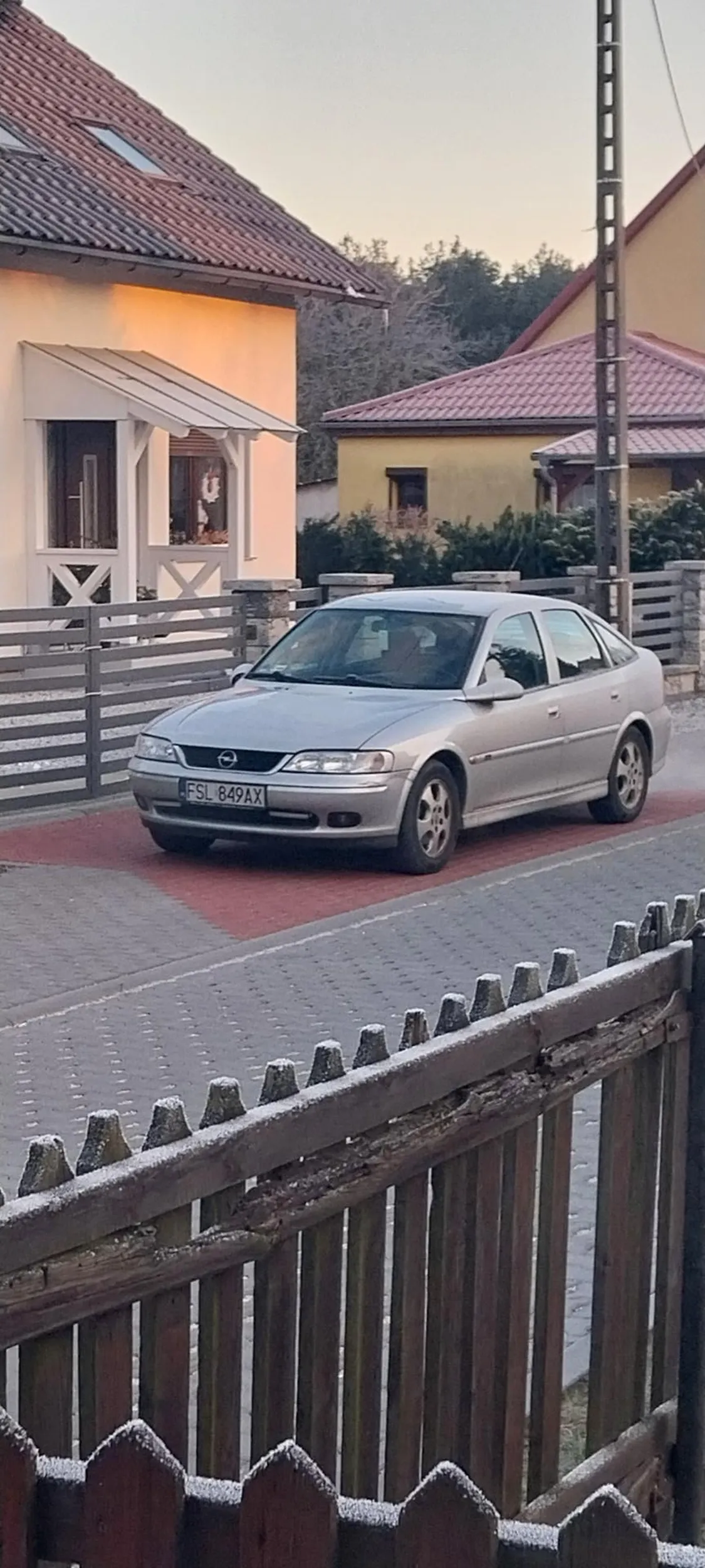 Pół mózgu bez wydechu, piłuje opelka na każdym wyjeździe z chaty, załóżcie ktoś zrzutkę to sam wpłacę piątaka na rurę dla tego typa