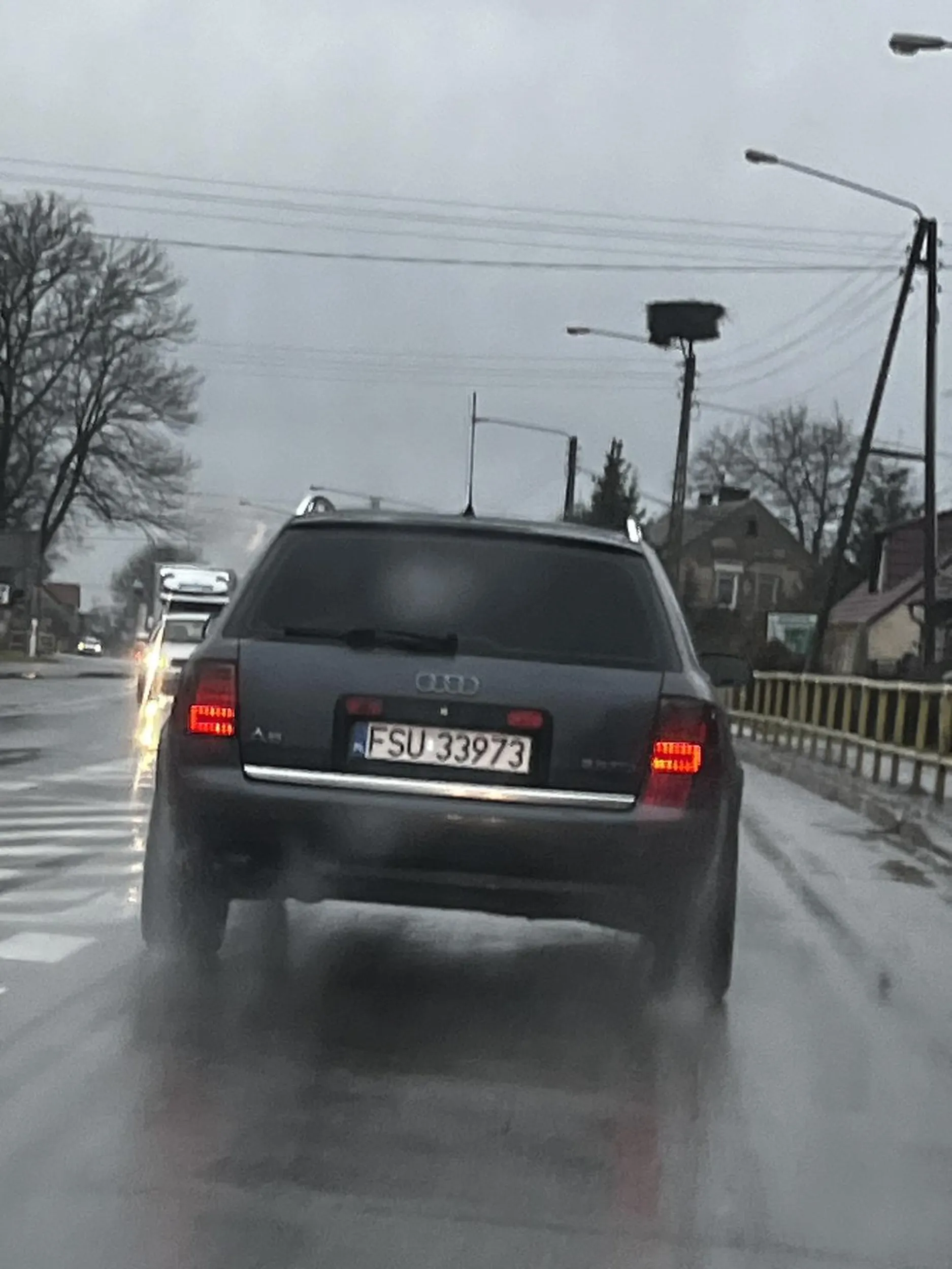 Panie kasztan film na którym wpierdalasz mi się ze stopu i zaczynasz mnie hamować wylądował właśnie na poczcie e-mail policji sulecin pozdrawiam