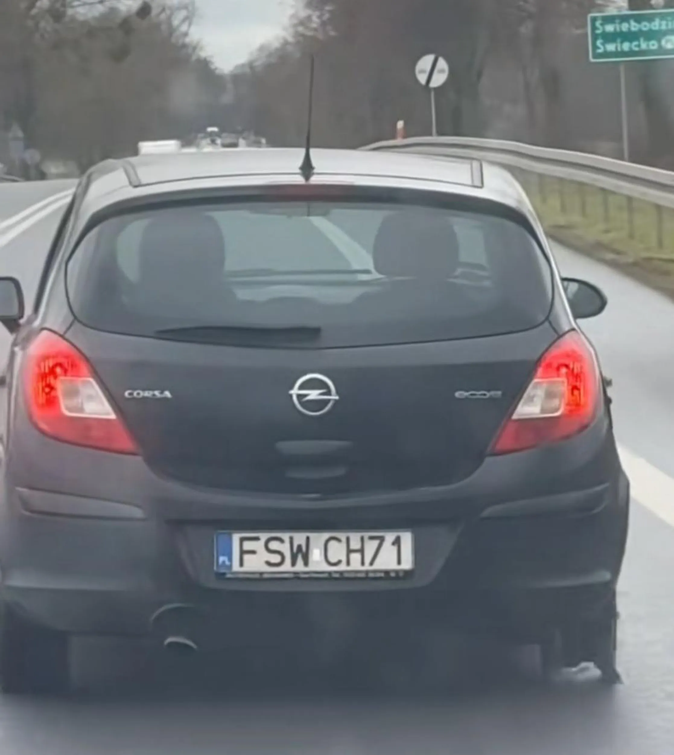 JEDZIE BEZ OPONY XDDD