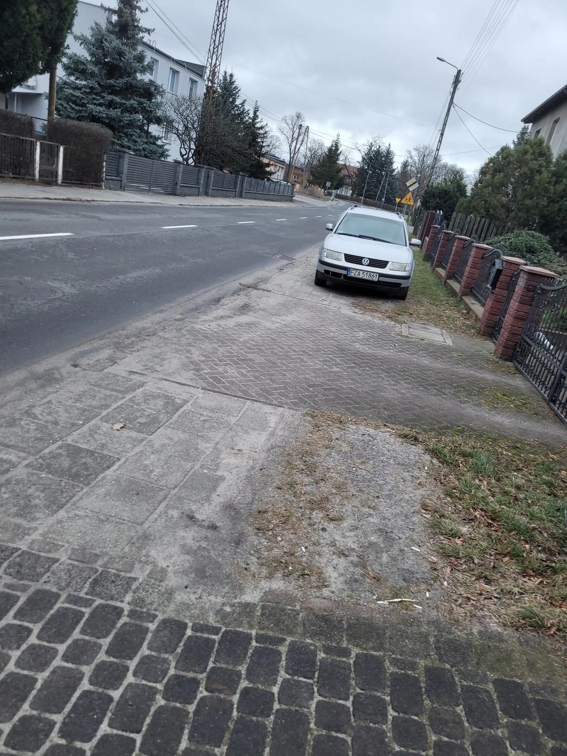 CHODNIK TO NIE PASTWISKO !!!! STAĆ CIĘ NA MANDAT WIDZĘ !!!!